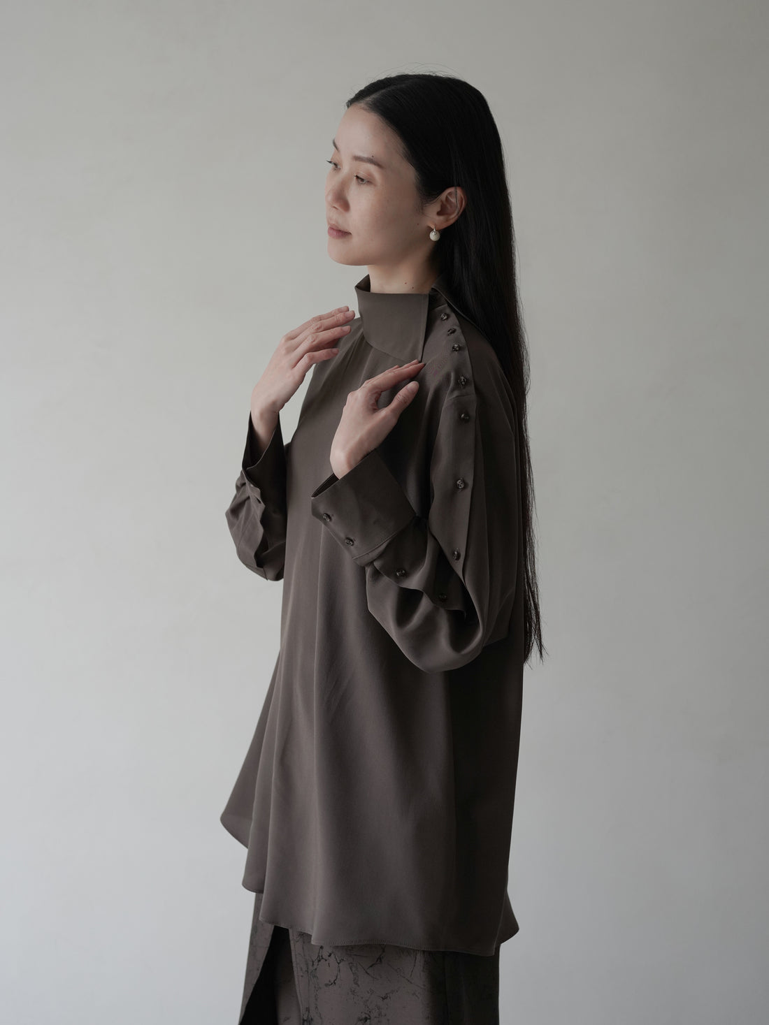 Asymmetrical Multi-Buttoned Silk Blouse・Dark Taupe