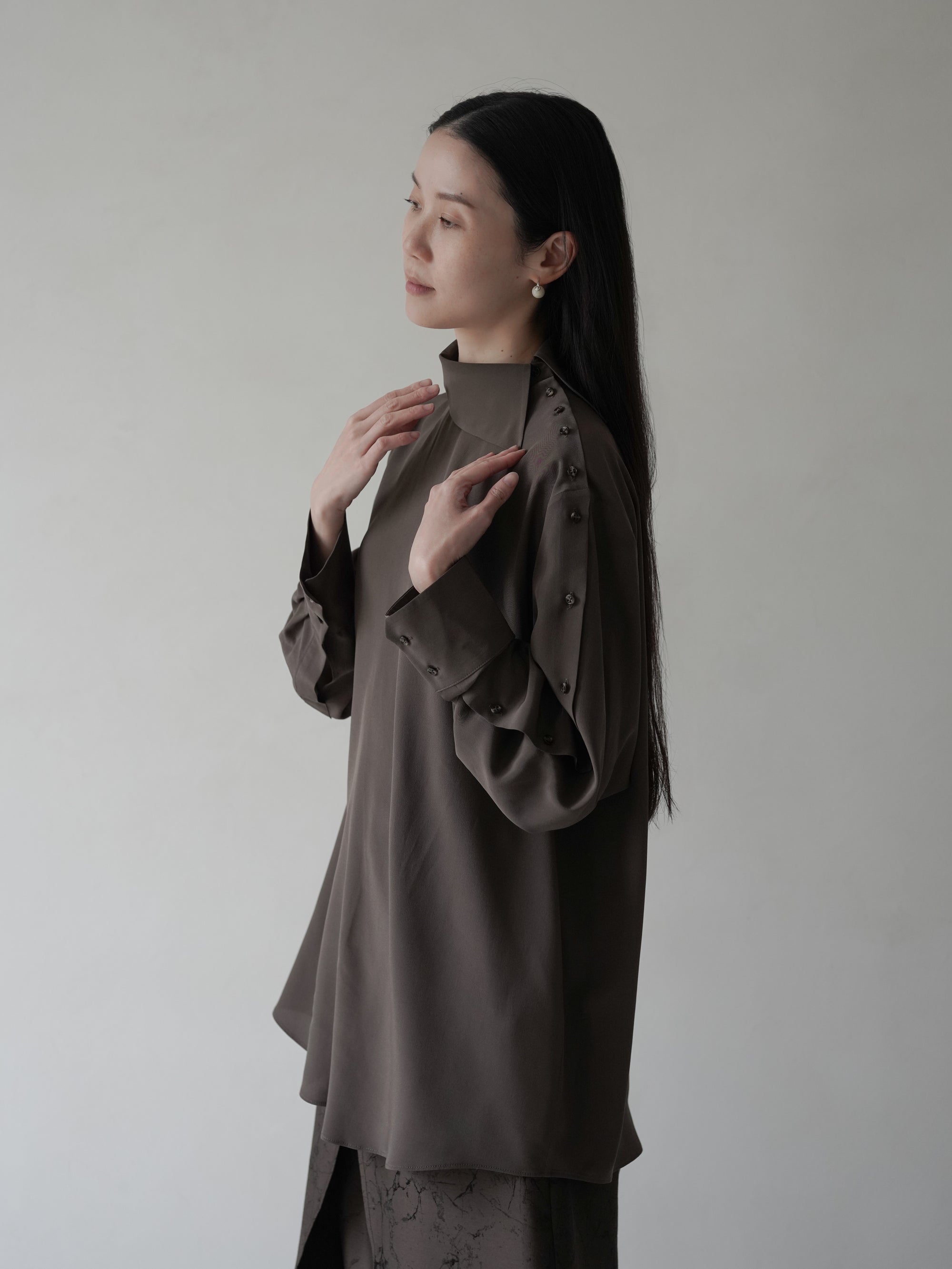 Asymmetrical Multi-Buttoned Silk Blouse・Dark Taupe