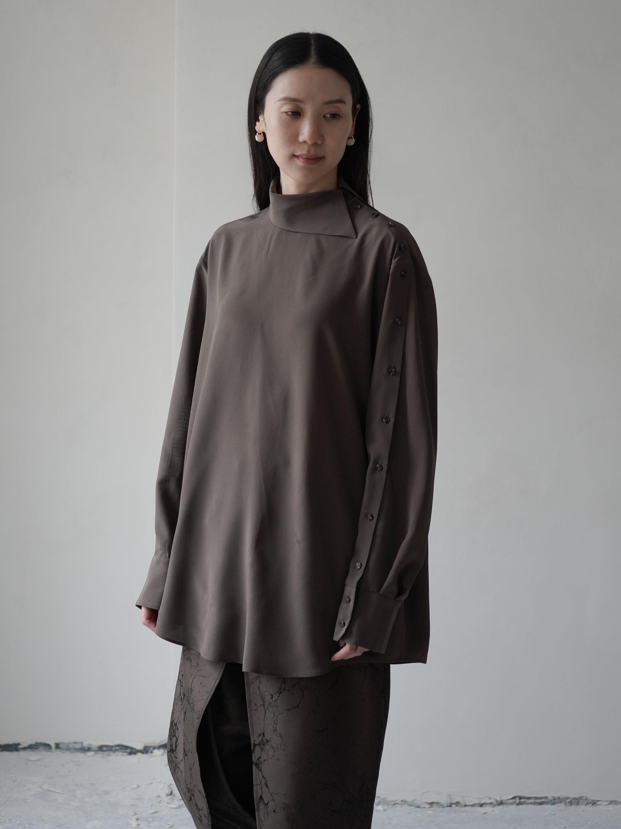 Asymmetrical Multi-Buttoned Silk Blouse・Dark Taupe