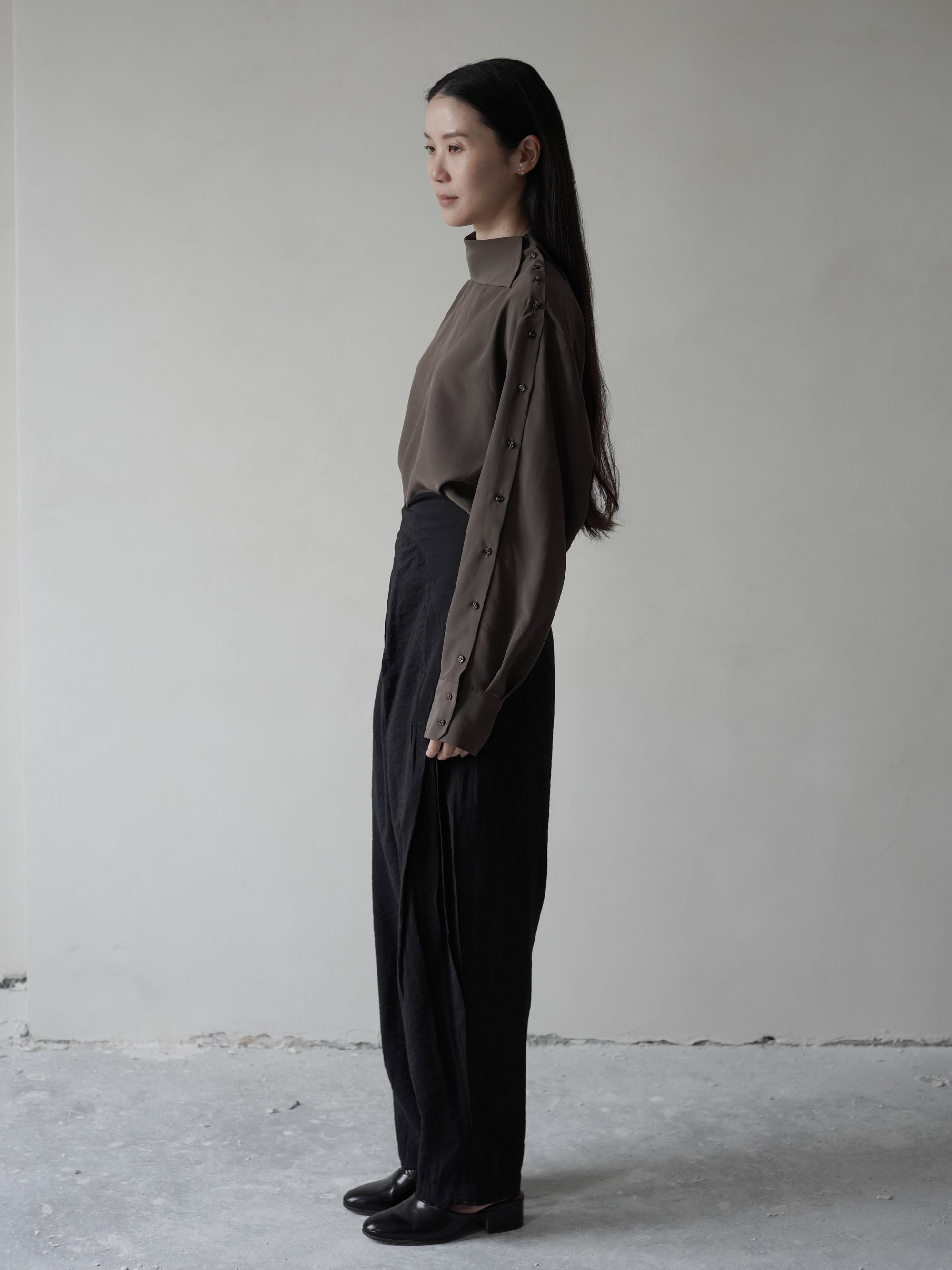 Asymmetrical Multi-Buttoned Silk Blouse・Dark Taupe