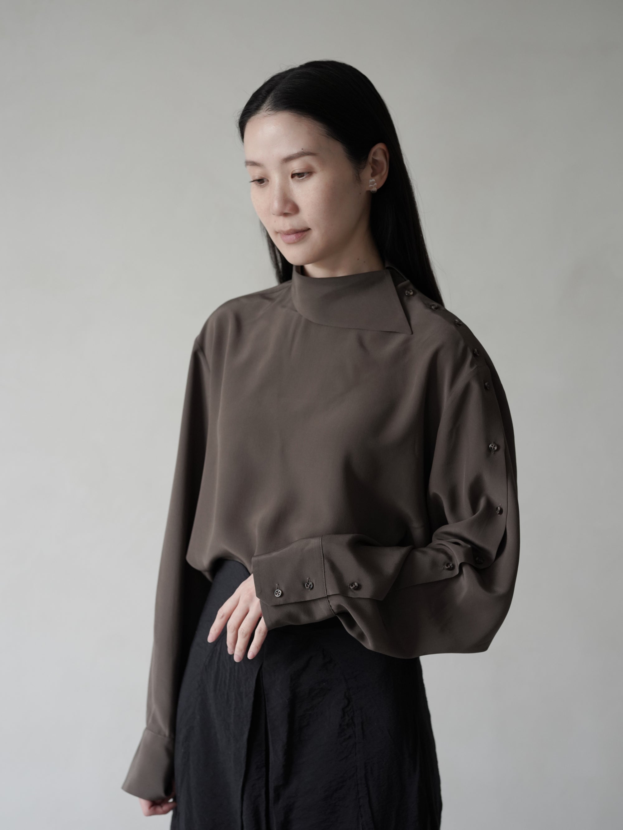 Asymmetrical Multi-Buttoned Silk Blouse・Dark Taupe
