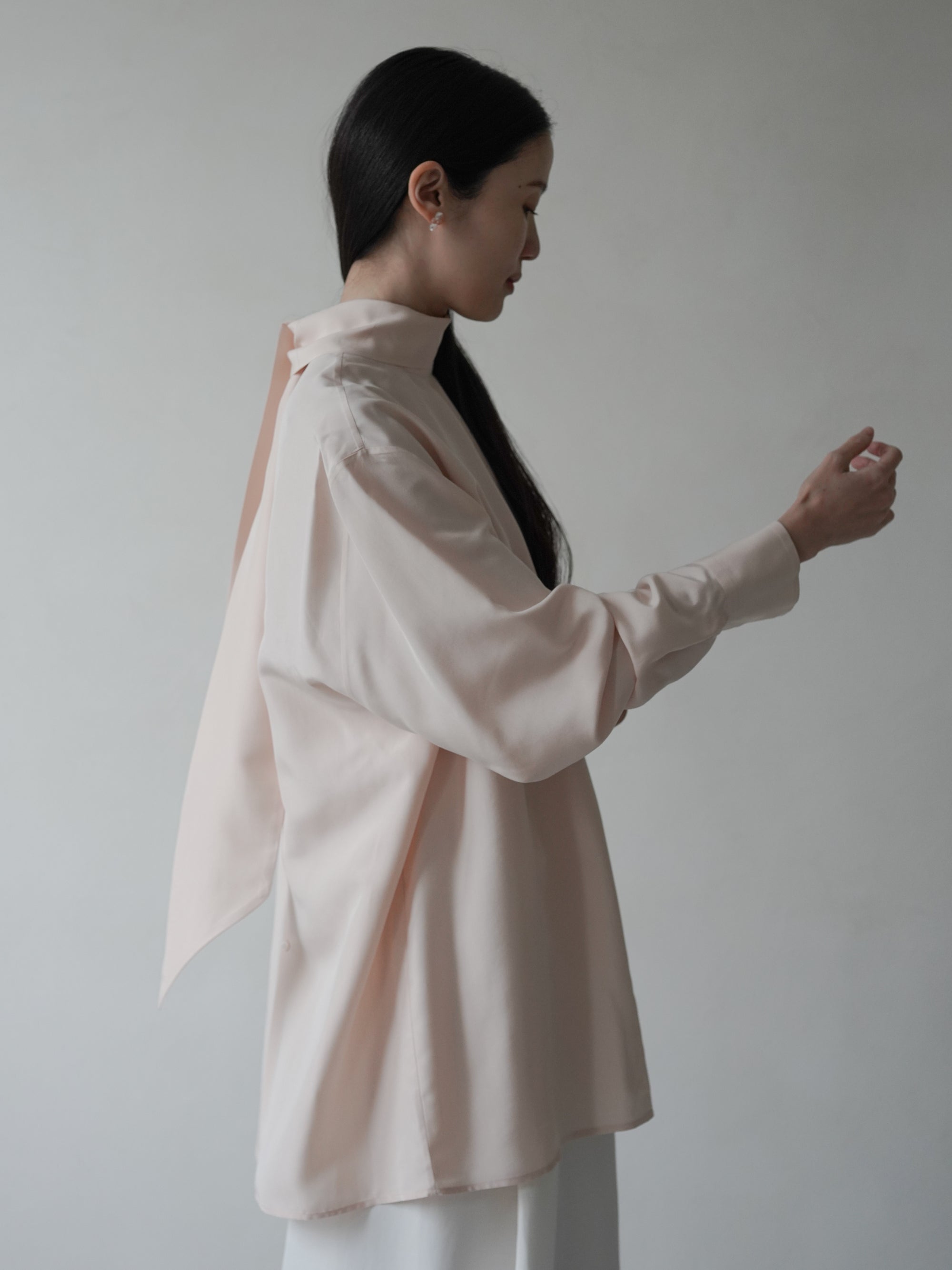 Collar Tie Back Silk Blouse・Nude