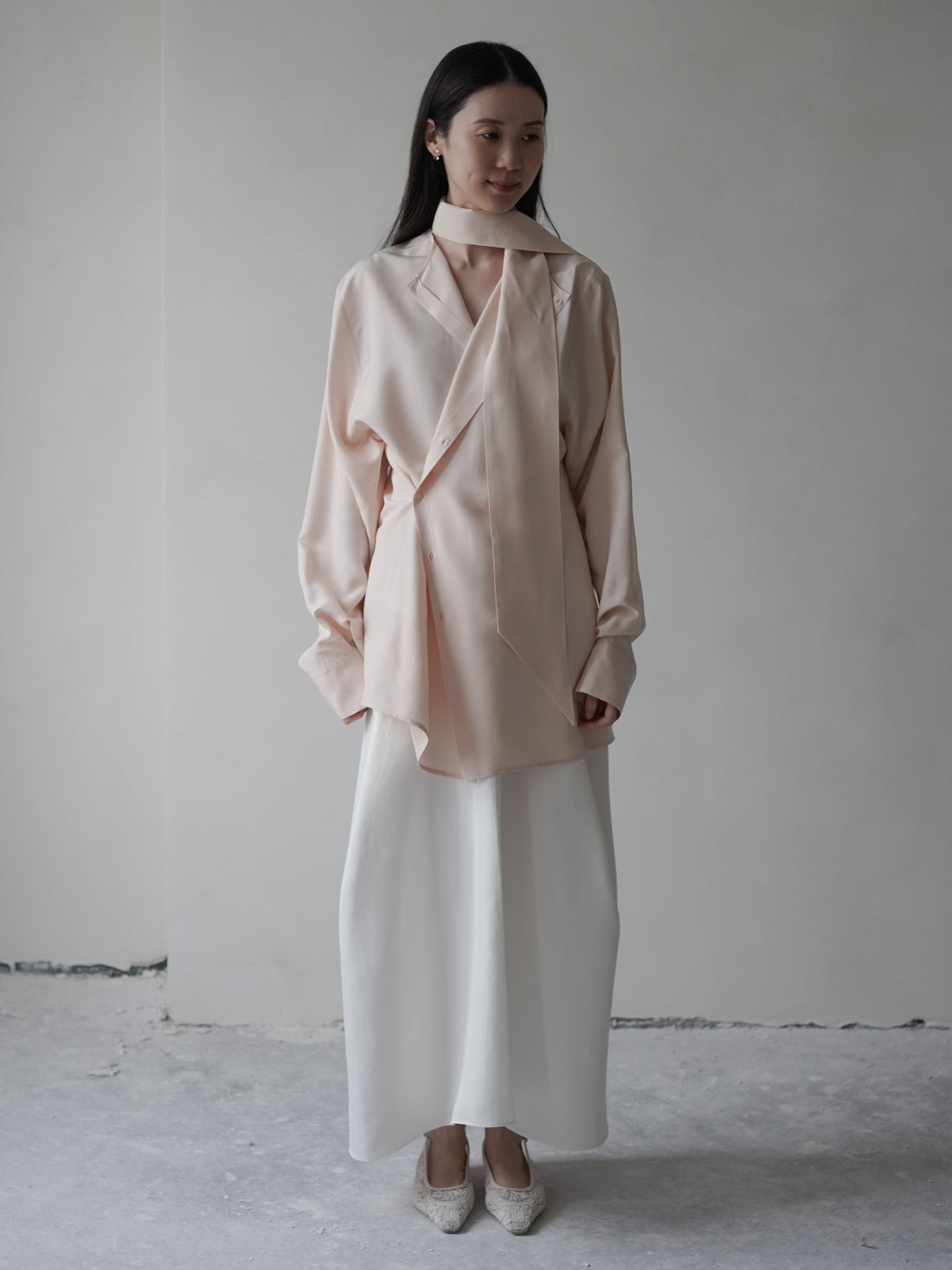Collar Tie Back Silk Blouse・Nude