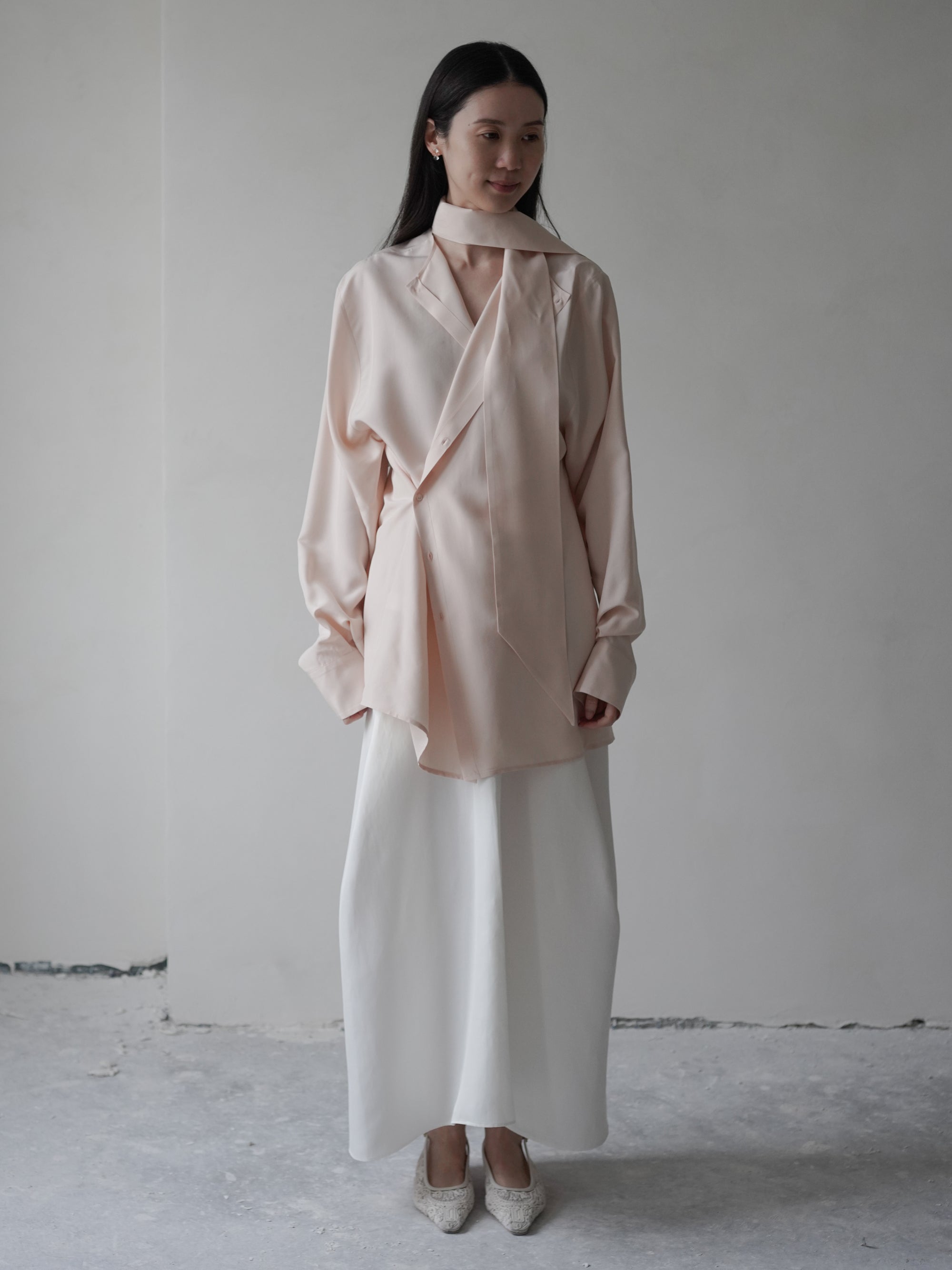 Collar Tie Back Silk Blouse・Nude
