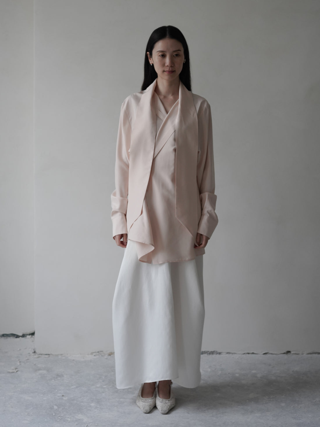 Collar Tie Back Silk Blouse・Nude