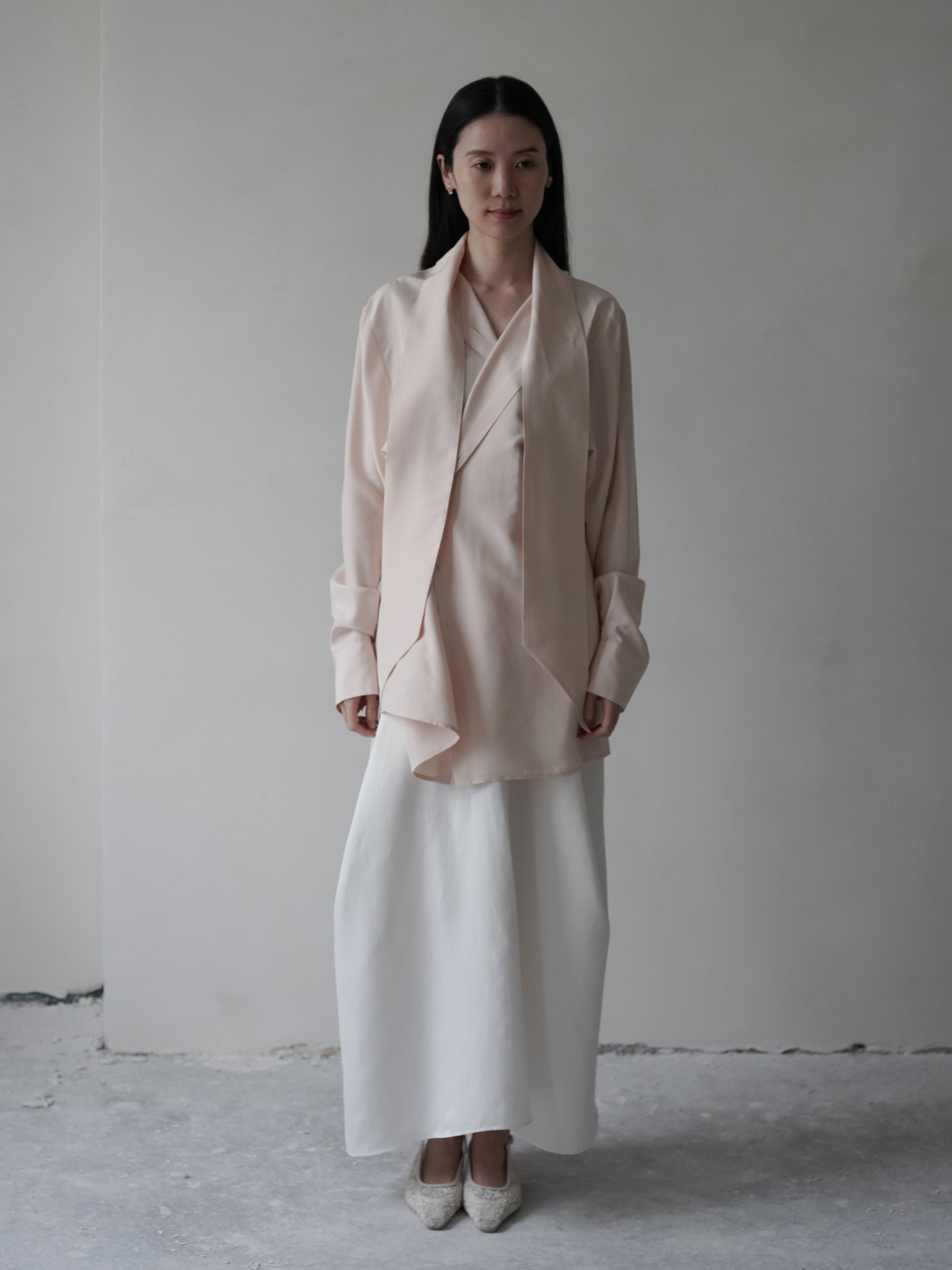 Collar Tie Back Silk Blouse・Nude