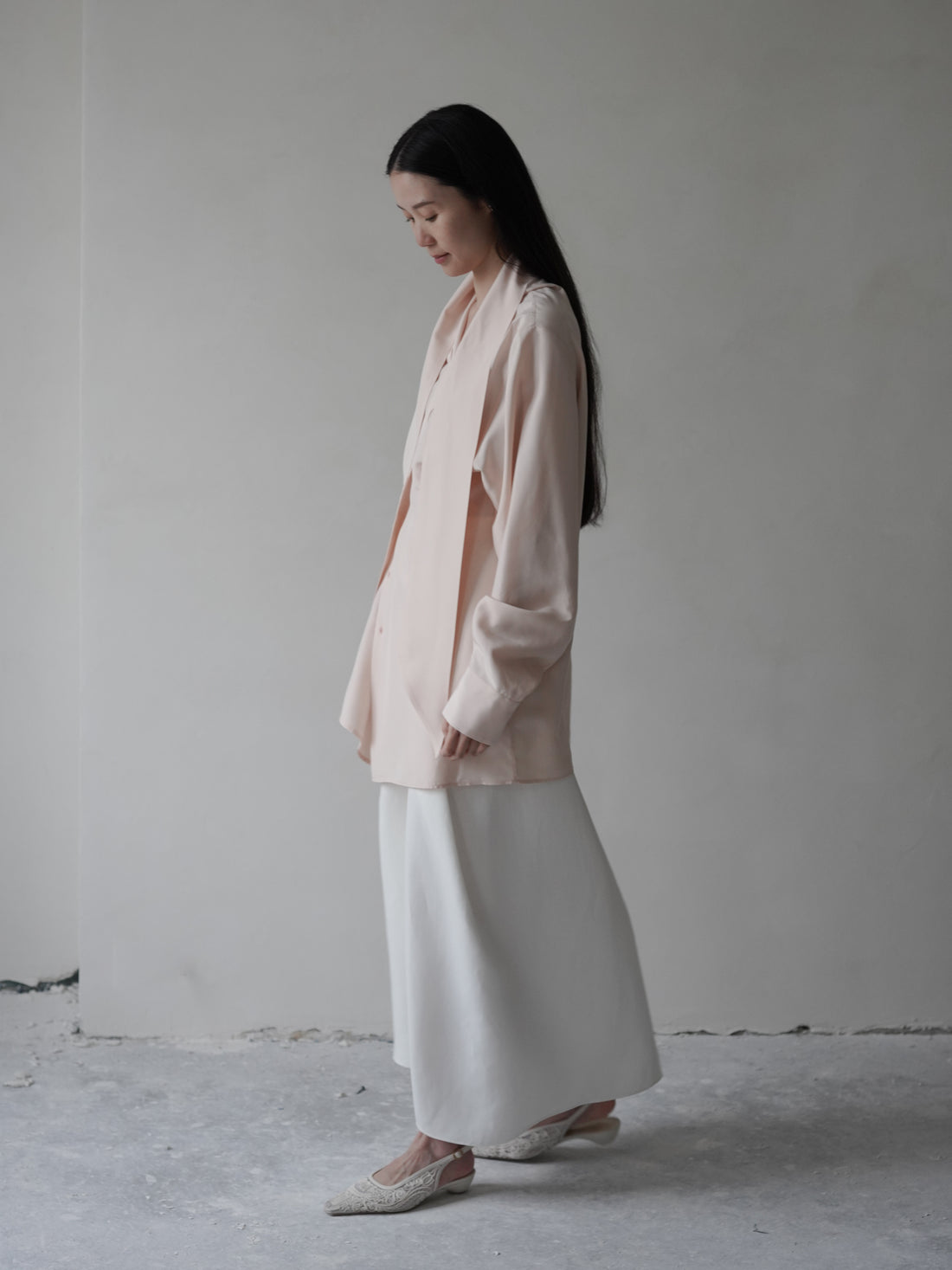 Collar Tie Back Silk Blouse・Nude