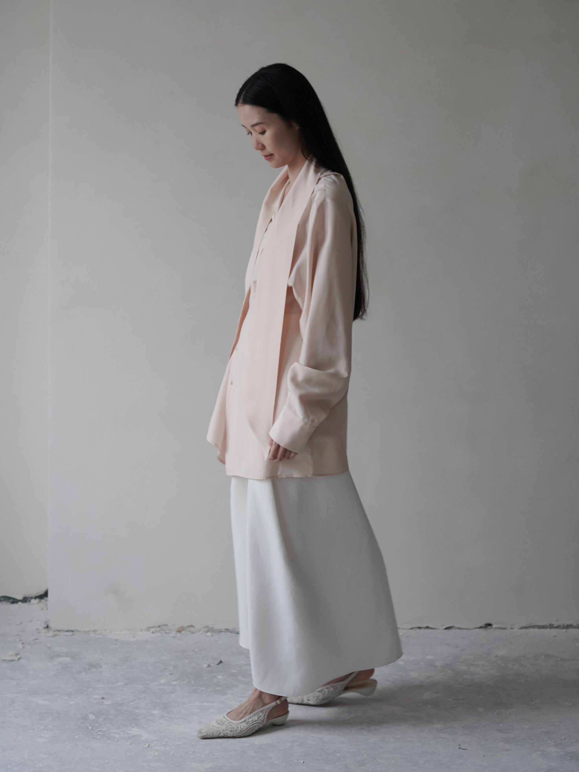 Collar Tie Back Silk Blouse・Nude