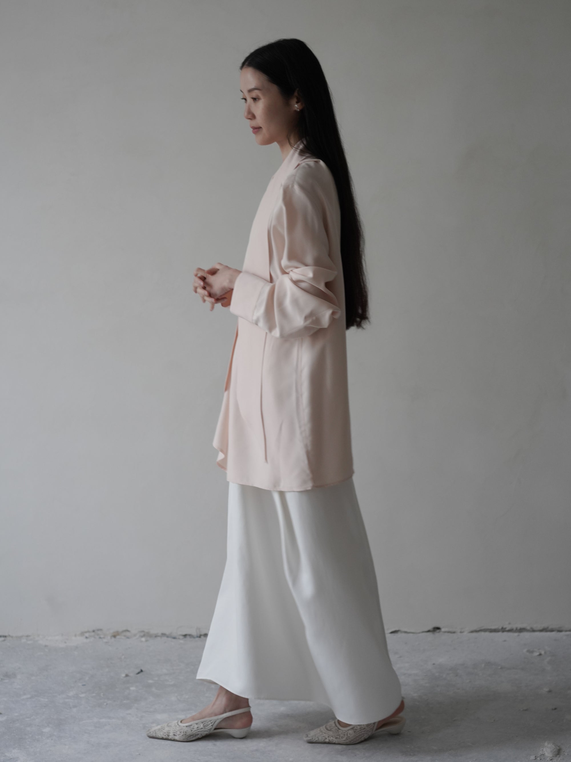 Collar Tie Back Silk Blouse・Nude