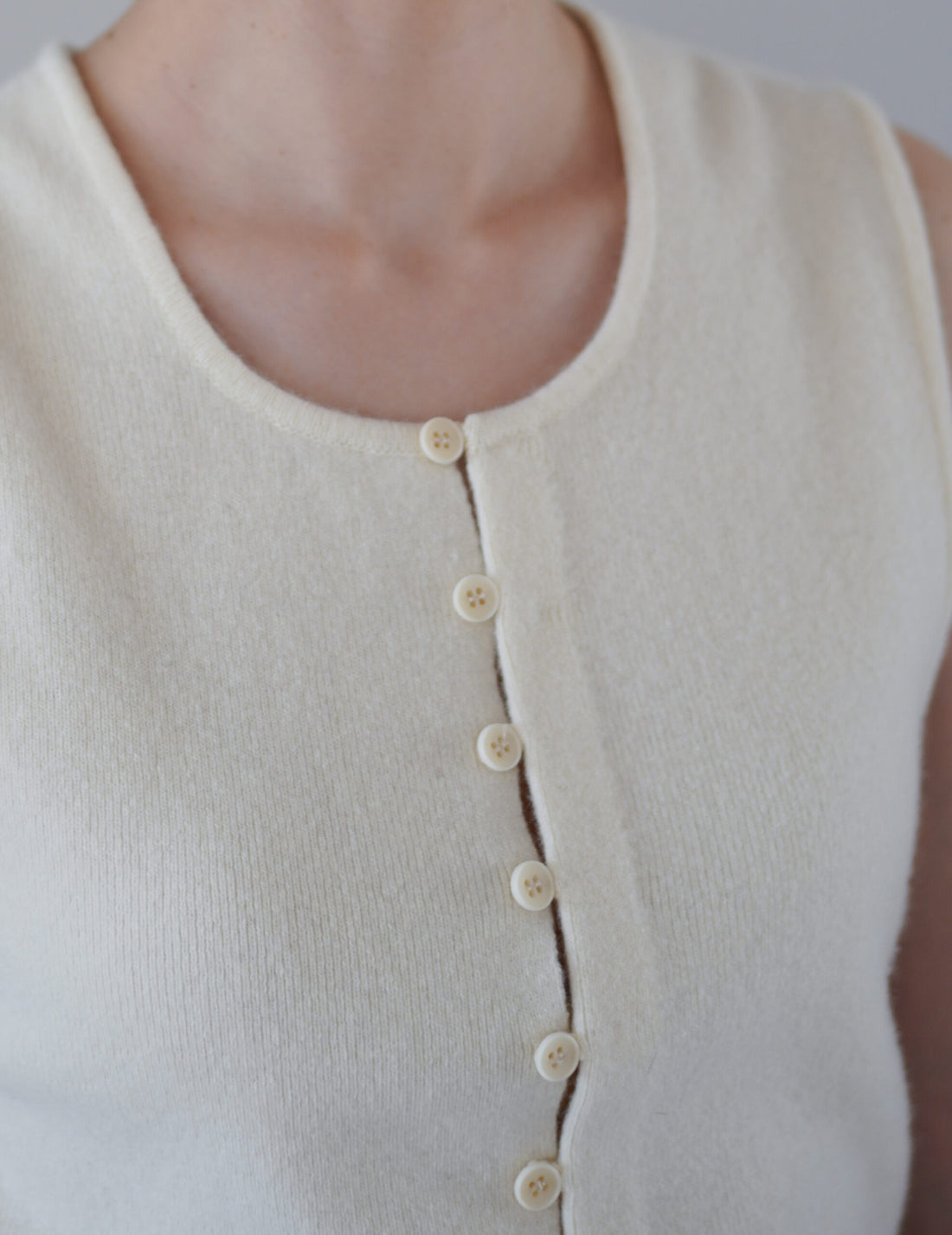 Button Down Sleeveless Knit Top・Ivory