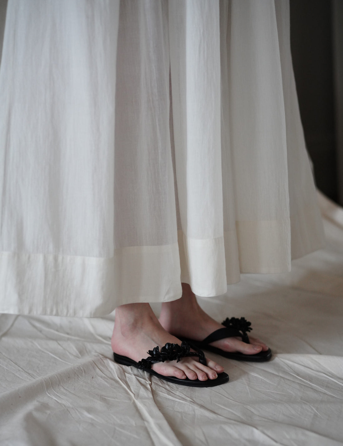 Floral Motif Sandals・Black