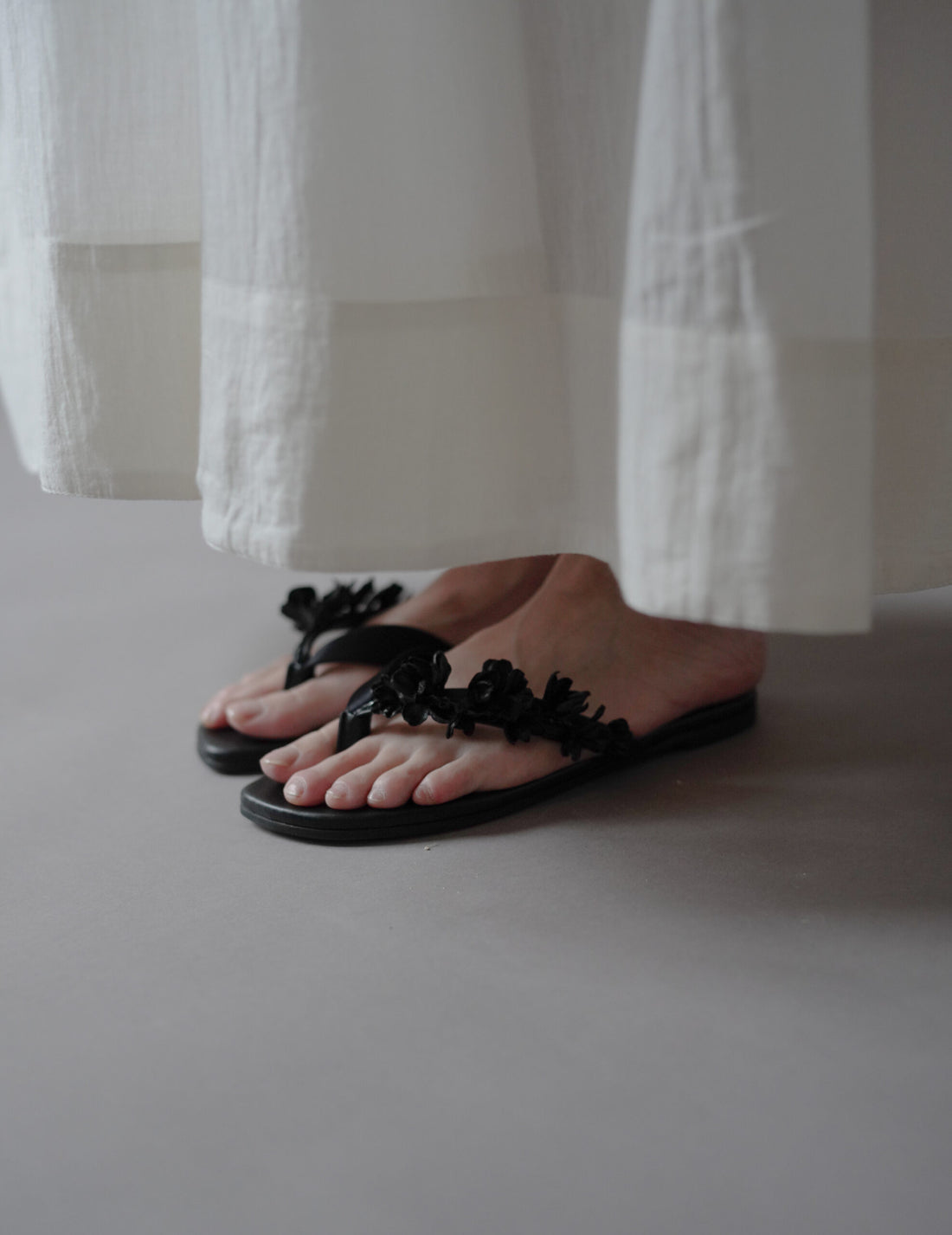 Floral Motif Sandals・Black