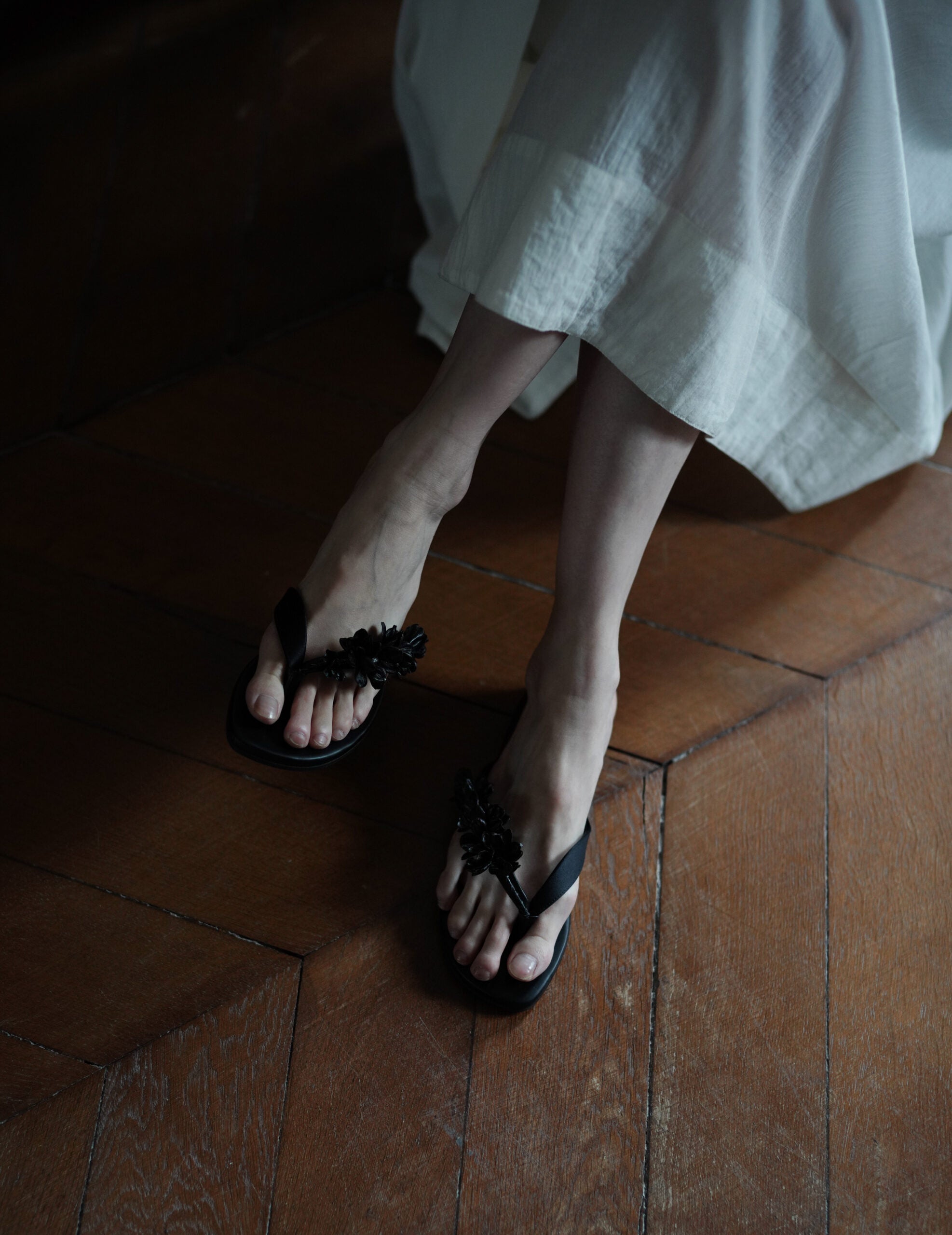 Floral Motif Sandals・Black