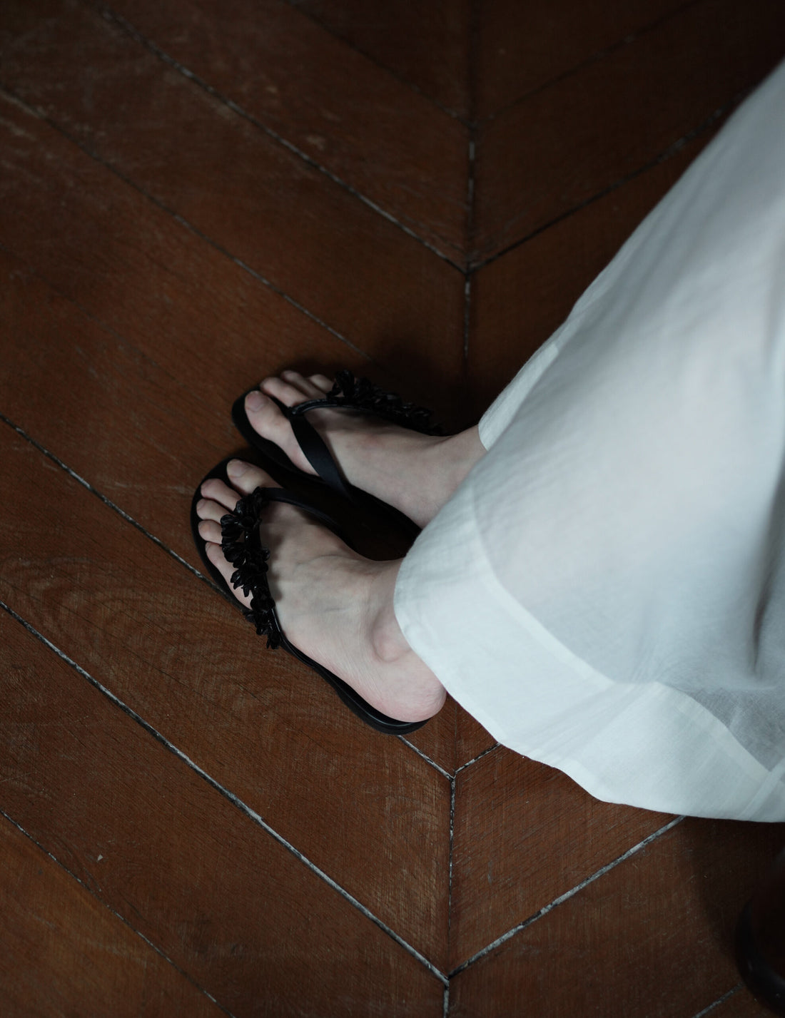 Floral Motif Sandals・Black