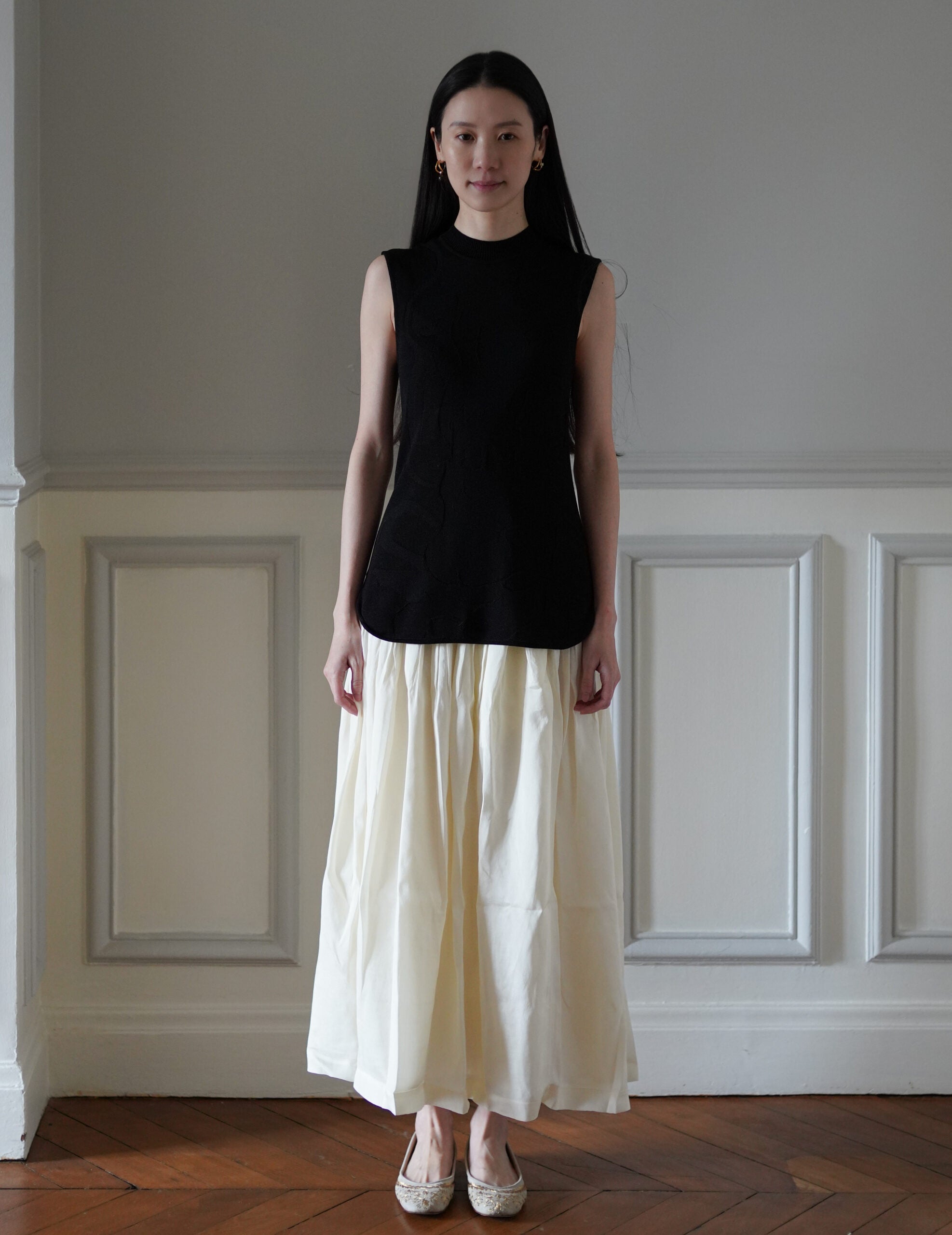 Woman Figure Sleeveless Knitted Top・Black