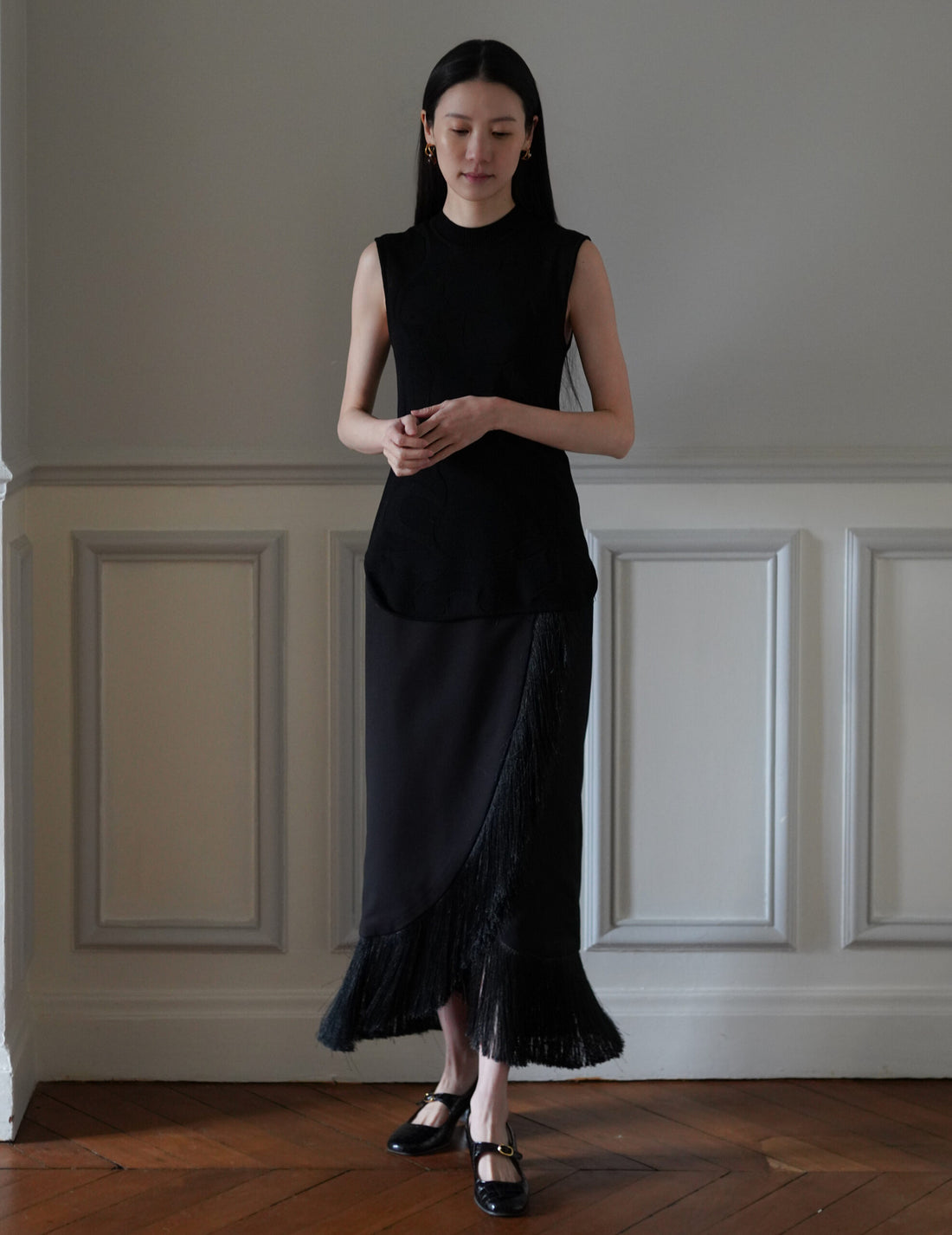 Woman Figure Sleeveless Knitted Top・Black