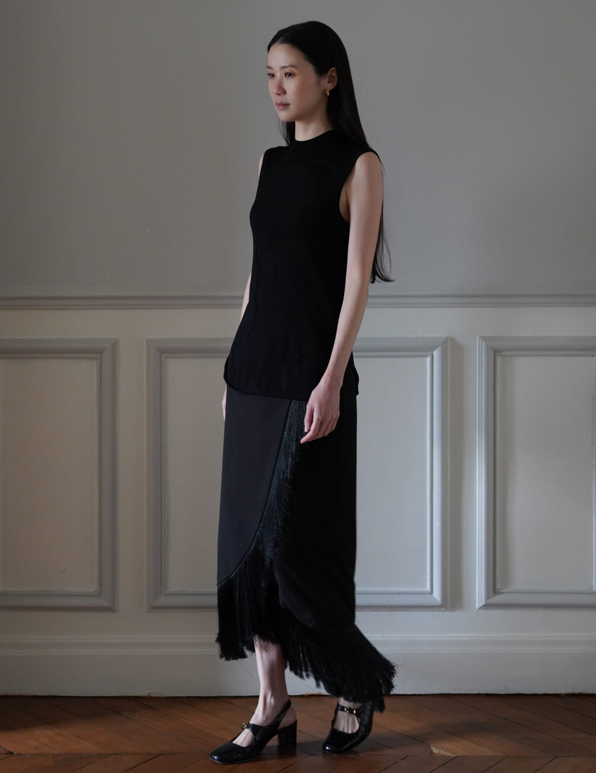Woman Figure Sleeveless Knitted Top・Black