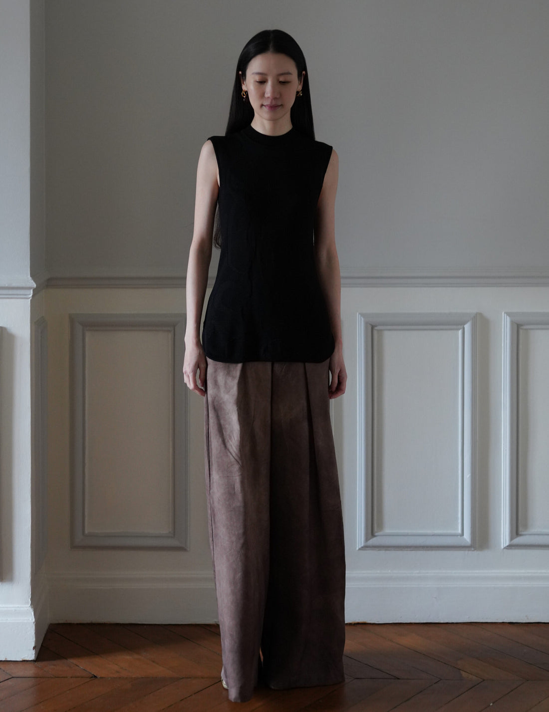 Woman Figure Sleeveless Knitted Top・Black