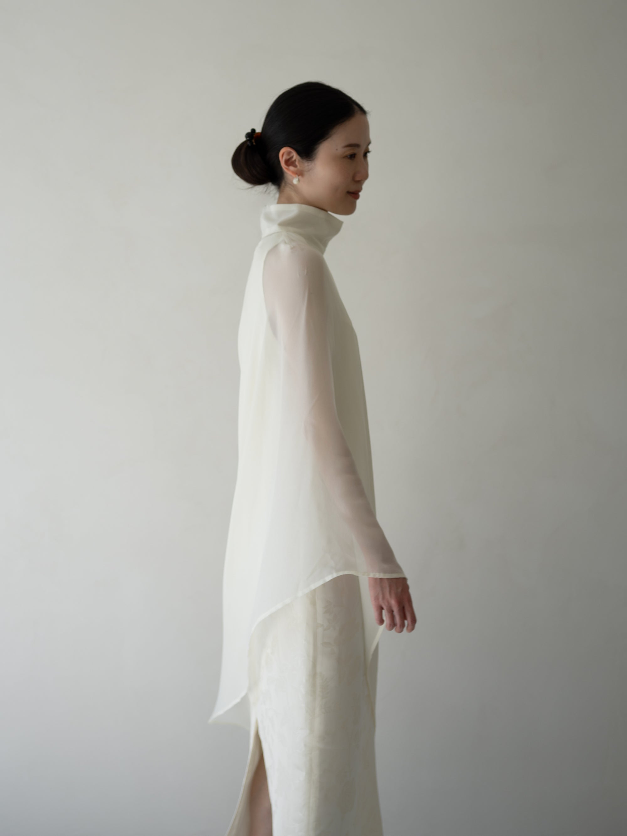 Anette 不對稱薄紗披肩洋裝・奶油色