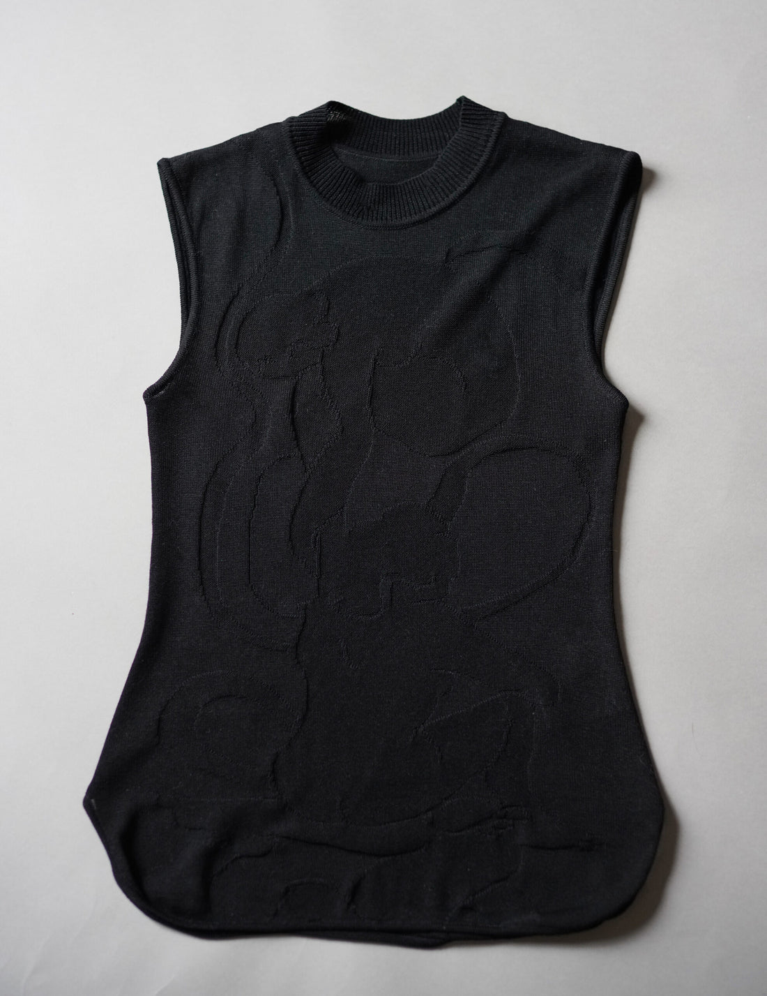 Woman Figure Sleeveless Knitted Top・Black