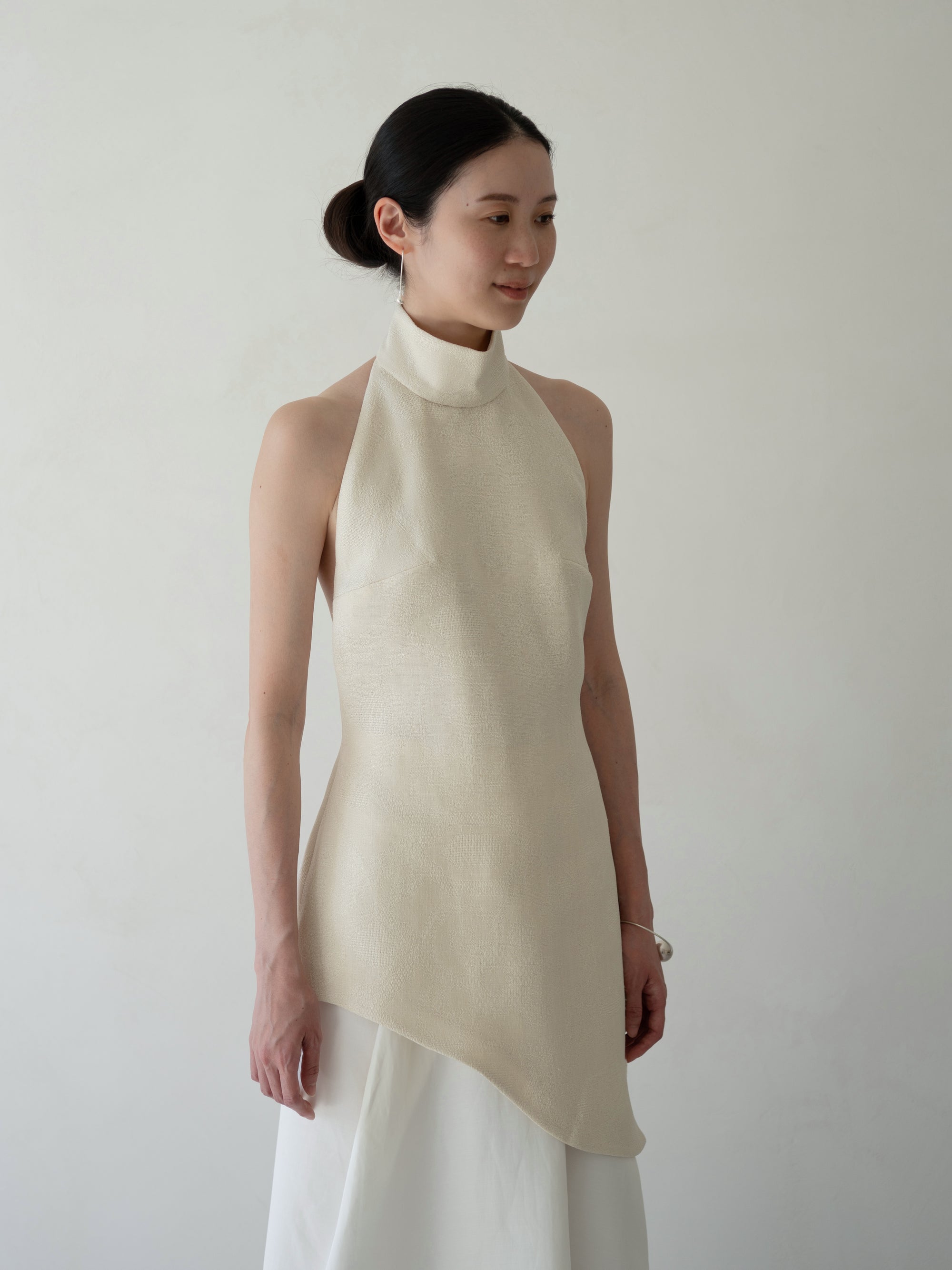 Rita 高領露背上衣・奶油色