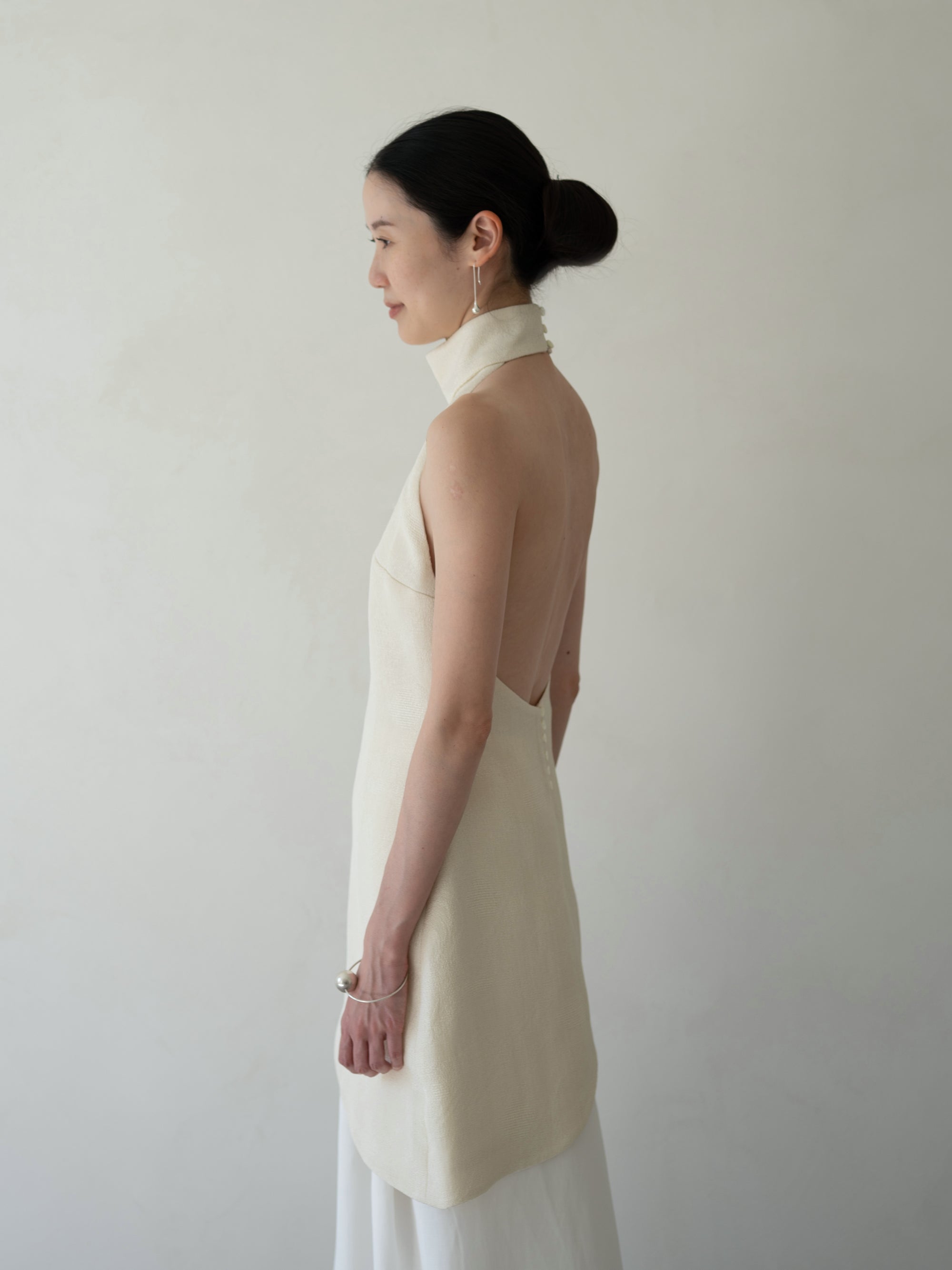 Rita 高領露背上衣・奶油色