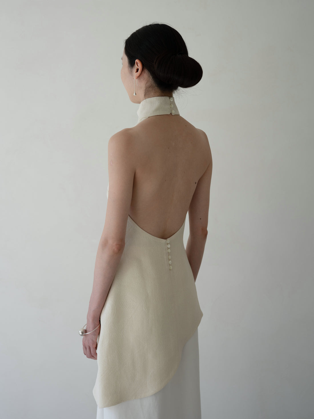 Rita 高領露背上衣・奶油色