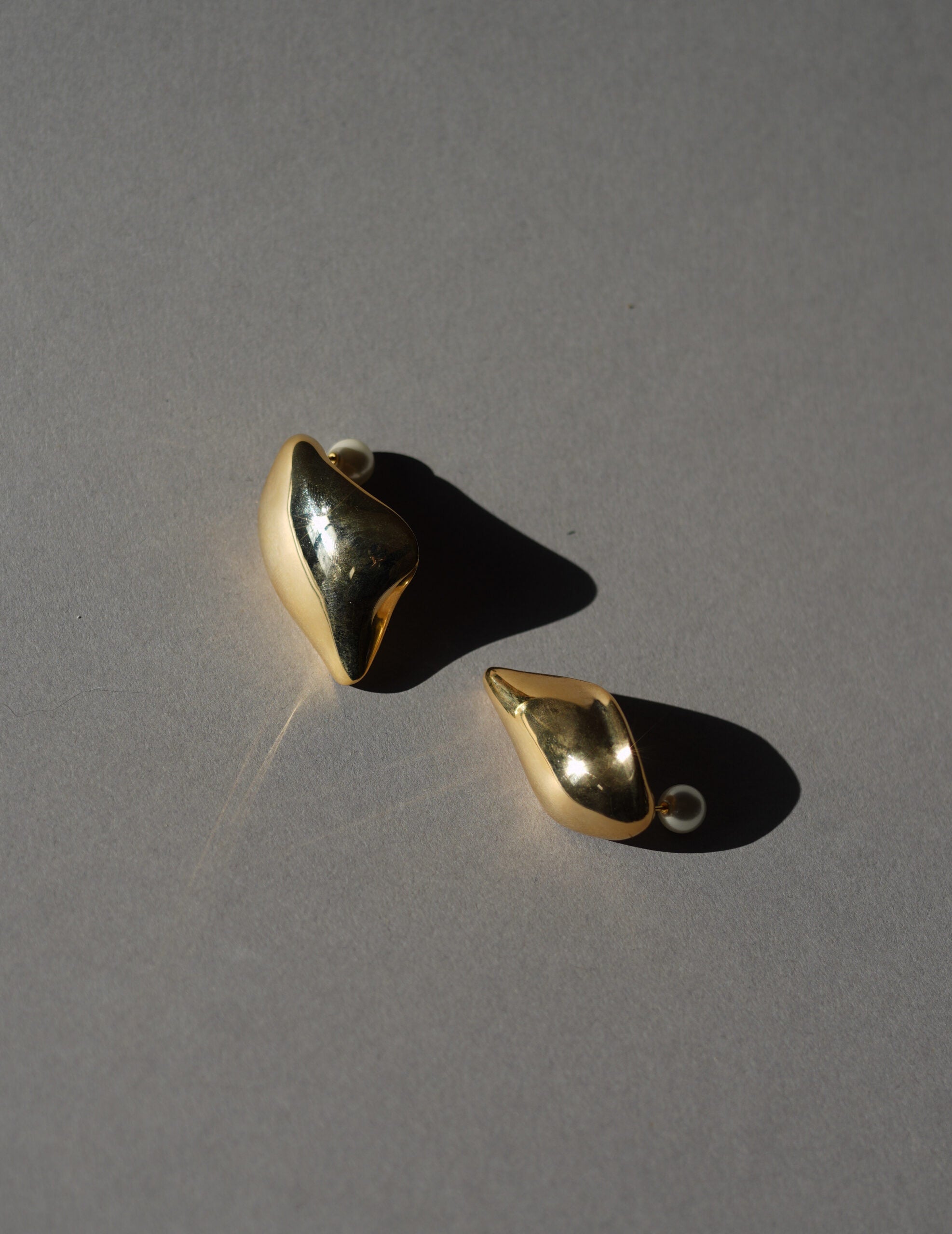 Organic Motif Brass Earrings・Gold