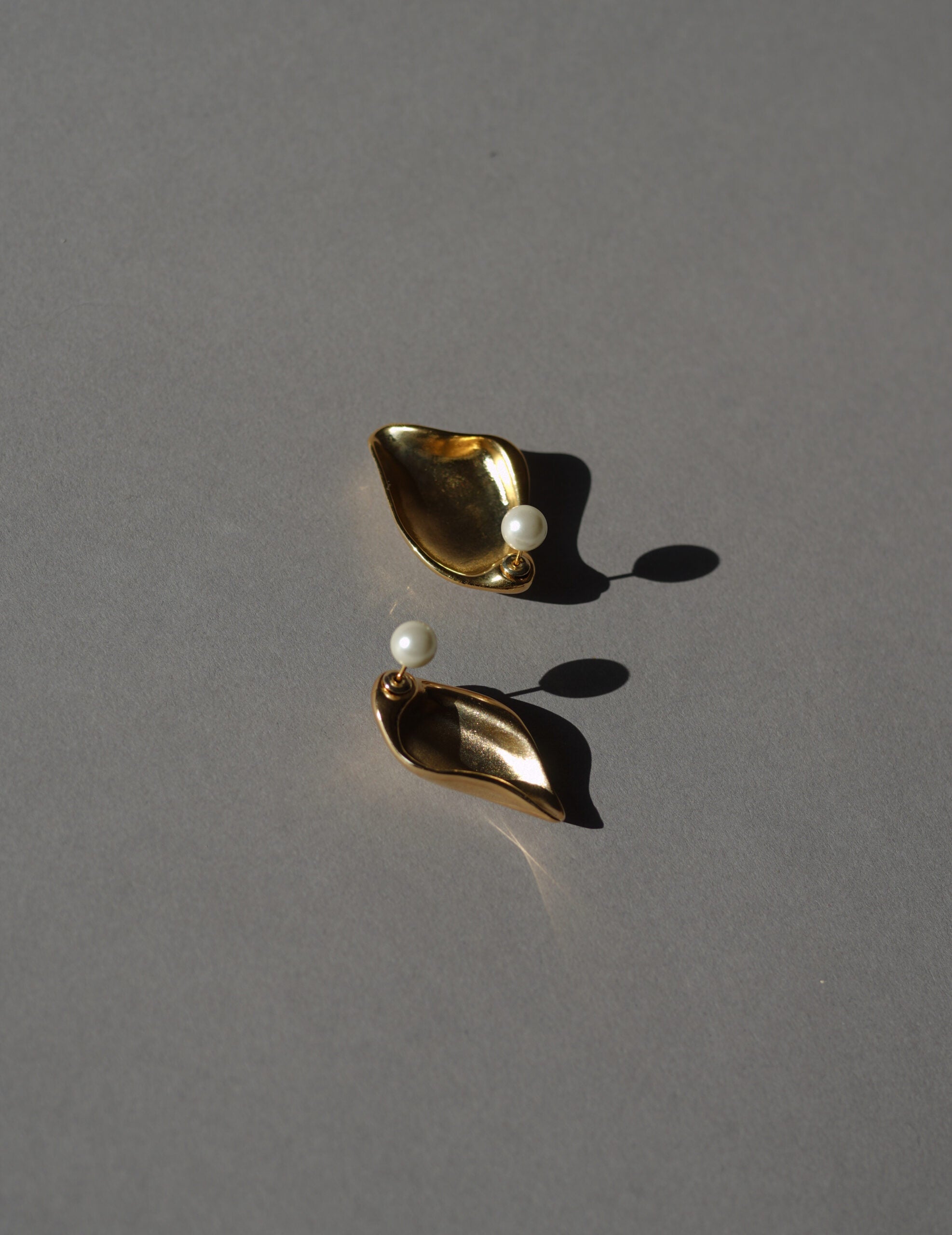 Organic Motif Brass Earrings・Gold