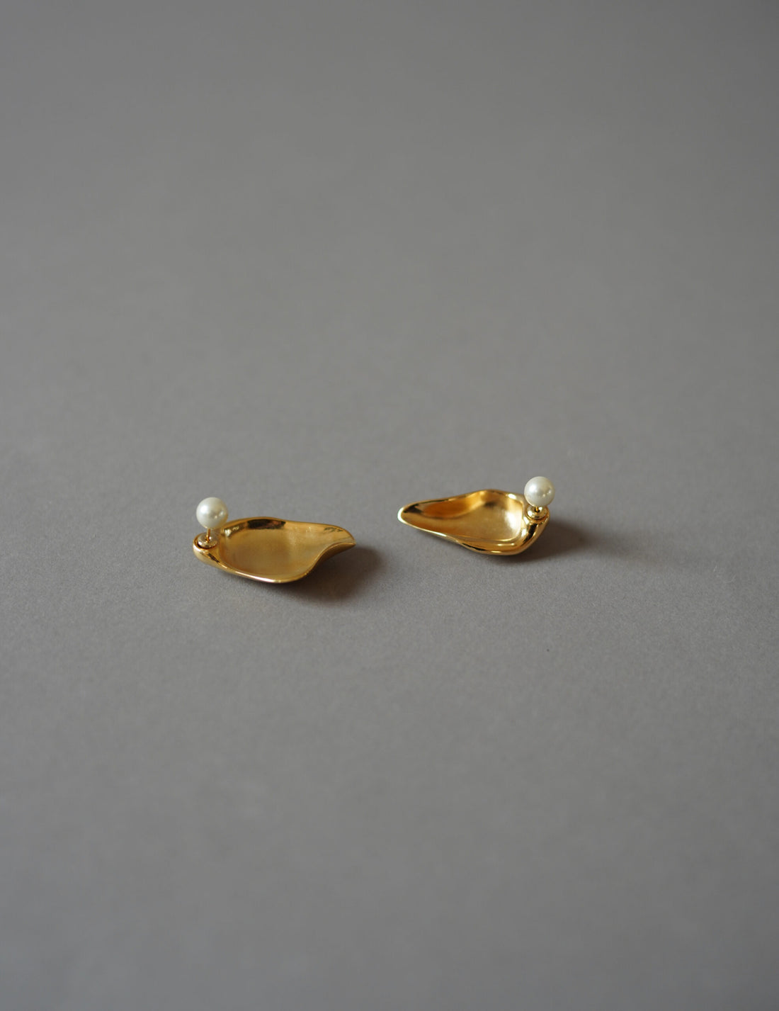 Organic Motif Brass Earrings・Gold