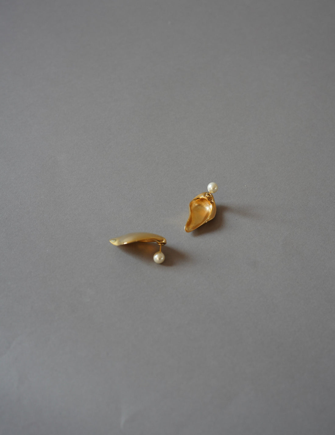 Organic Motif Brass Earrings・Gold