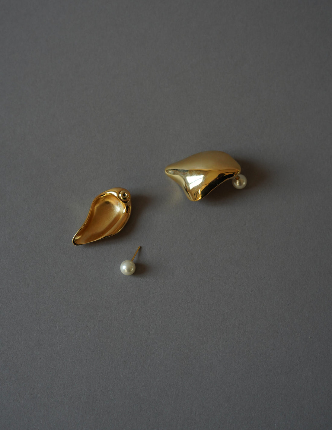Organic Motif Brass Earrings・Gold