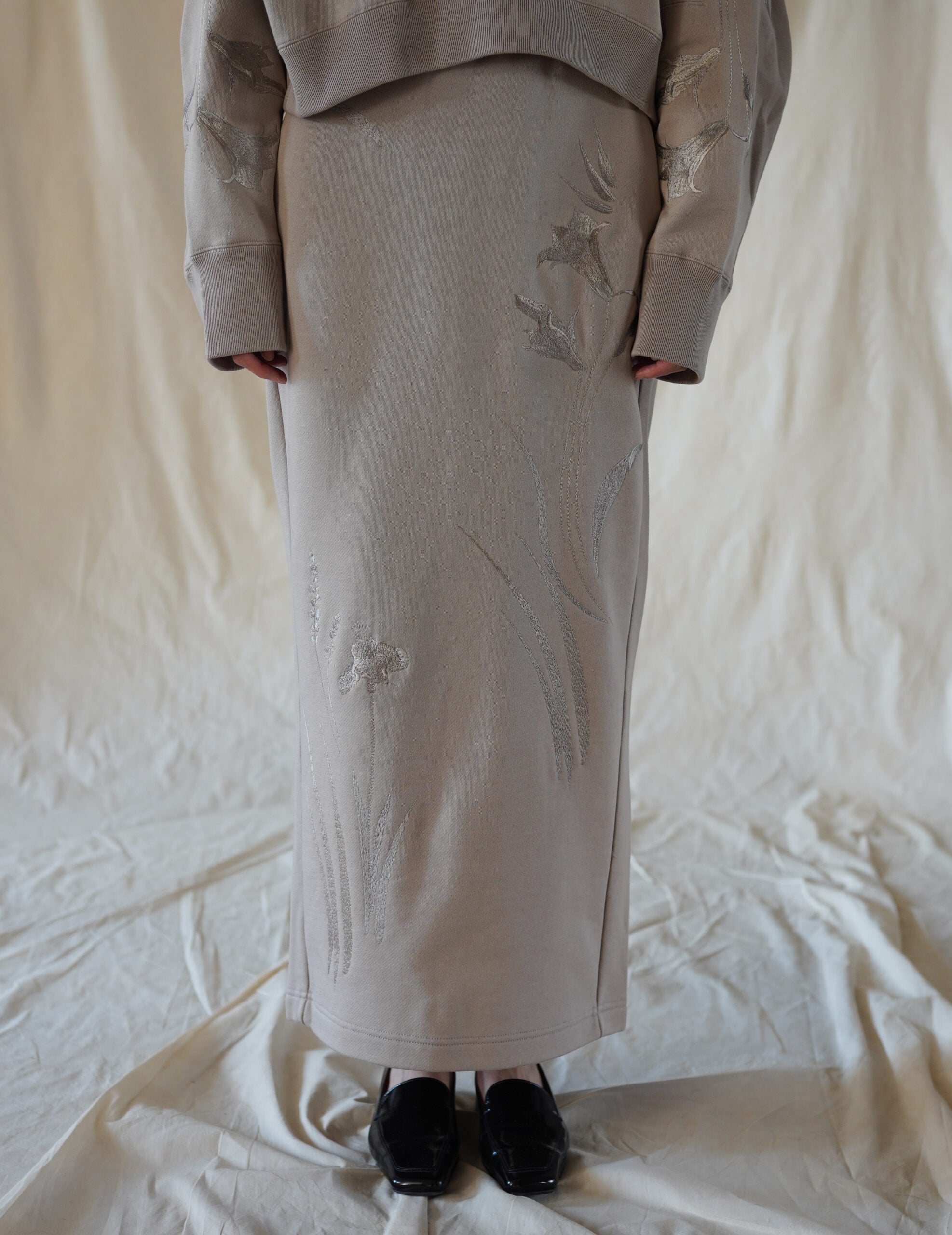 Floral Motif Embroidered Sweater Skirt・Beige