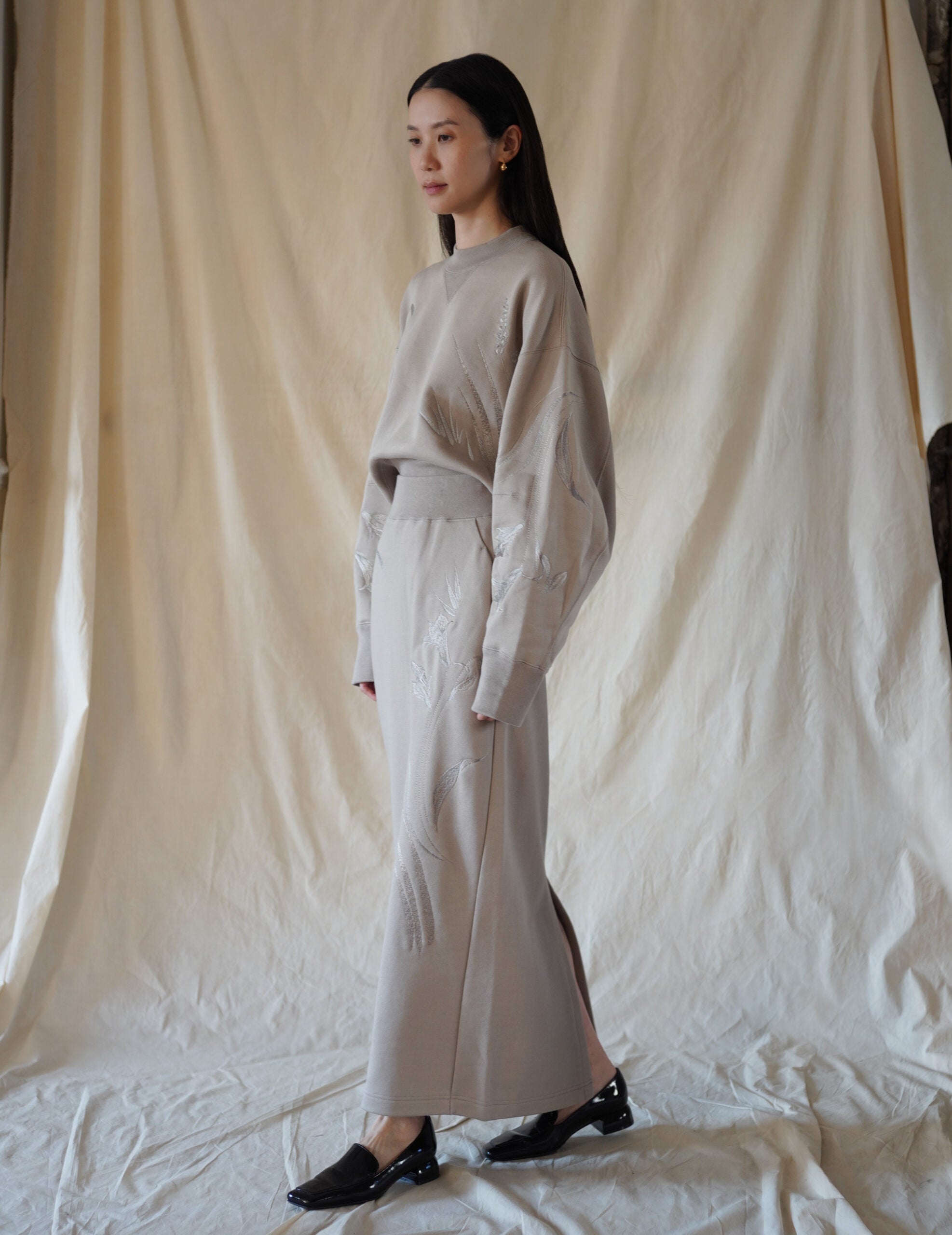 Floral Motif Embroidered Sweater Skirt・Beige