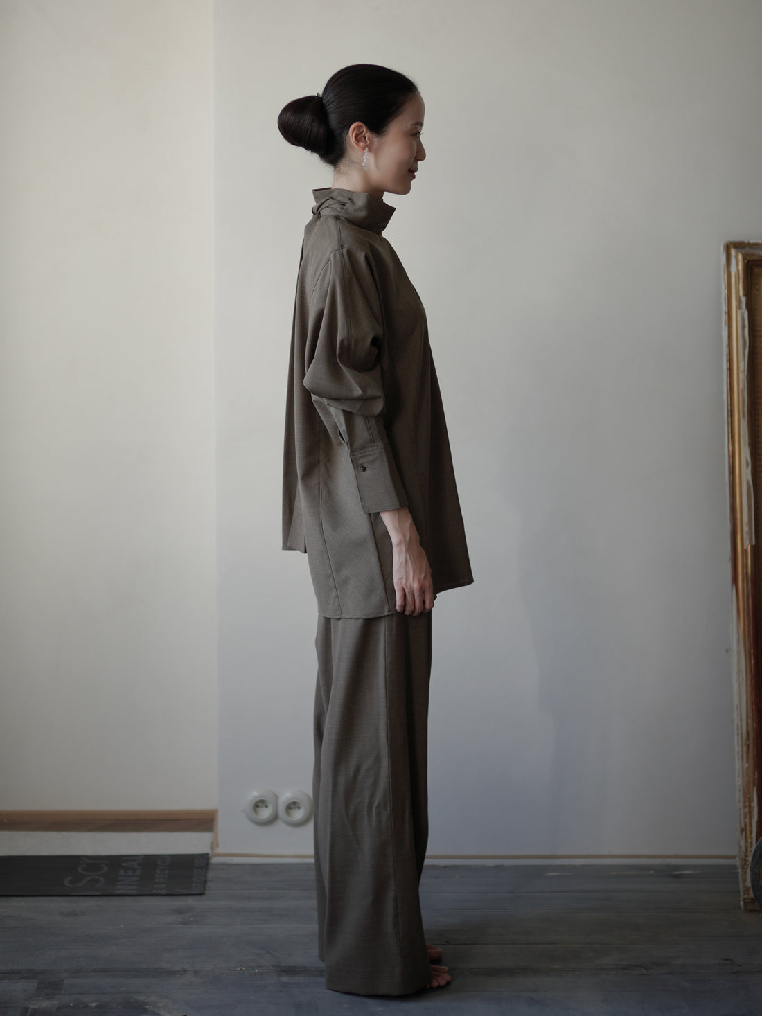 Wool Tie-Neck Shirt・Brown