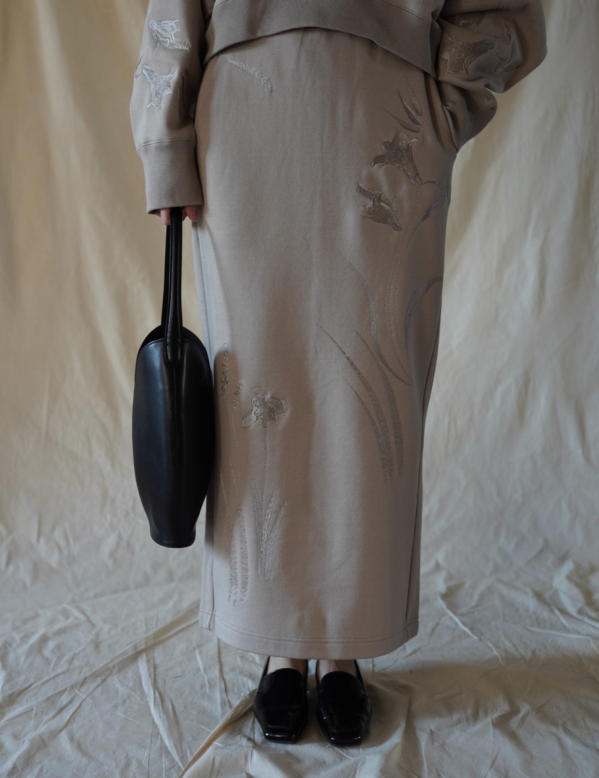 Floral Motif Embroidered Sweater Skirt・Beige