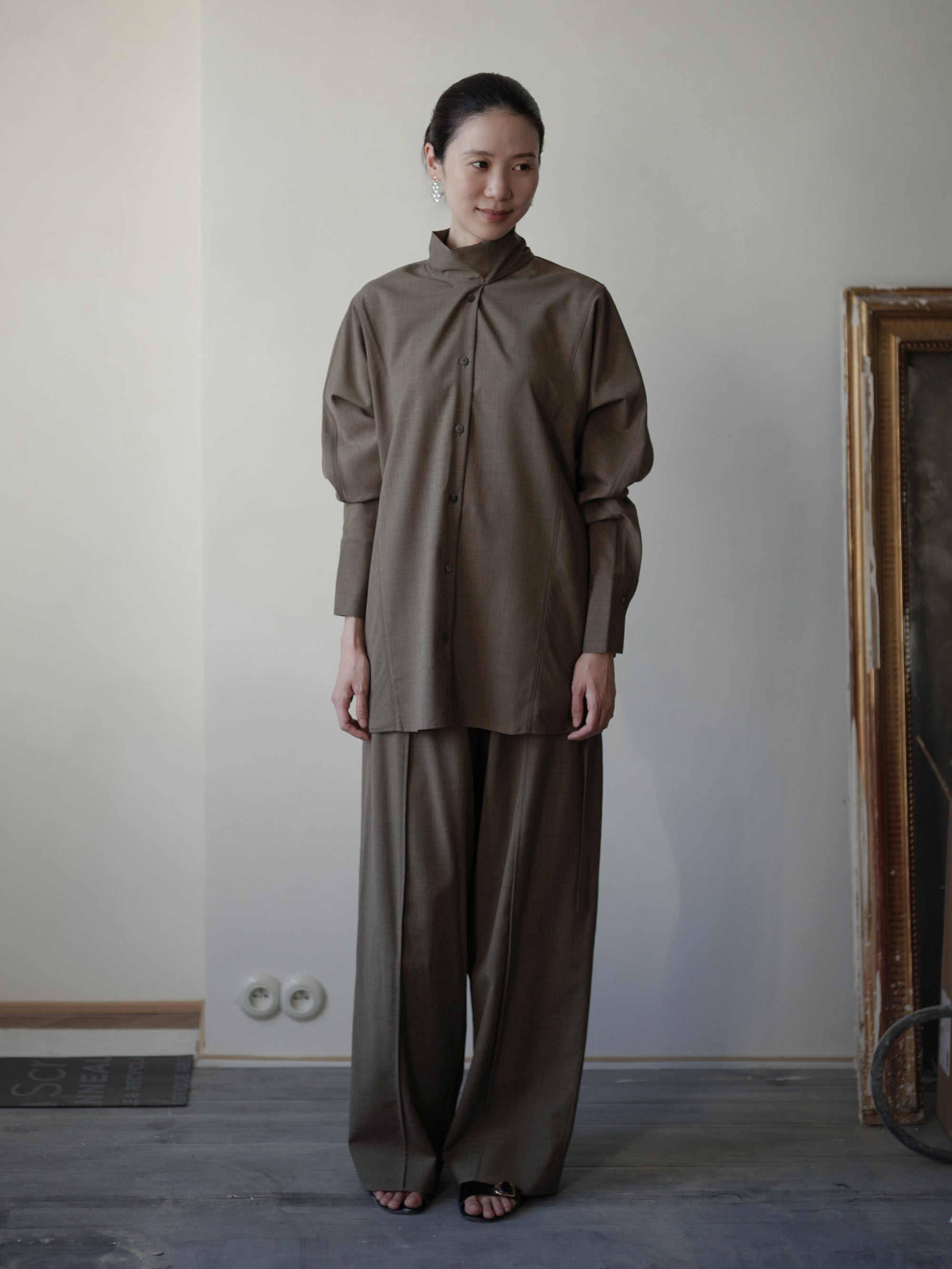Wool Tie-Neck 羊毛混紡綁帶襯衫・棕色