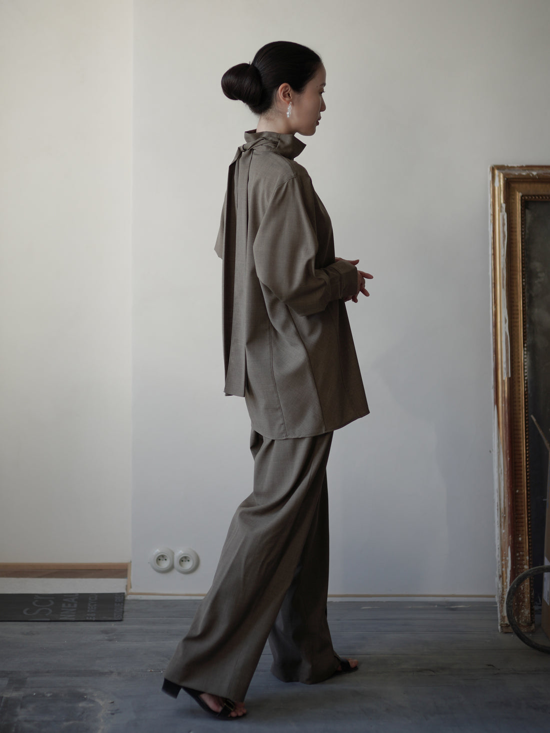 Wool Tie-Neck Shirt・Brown