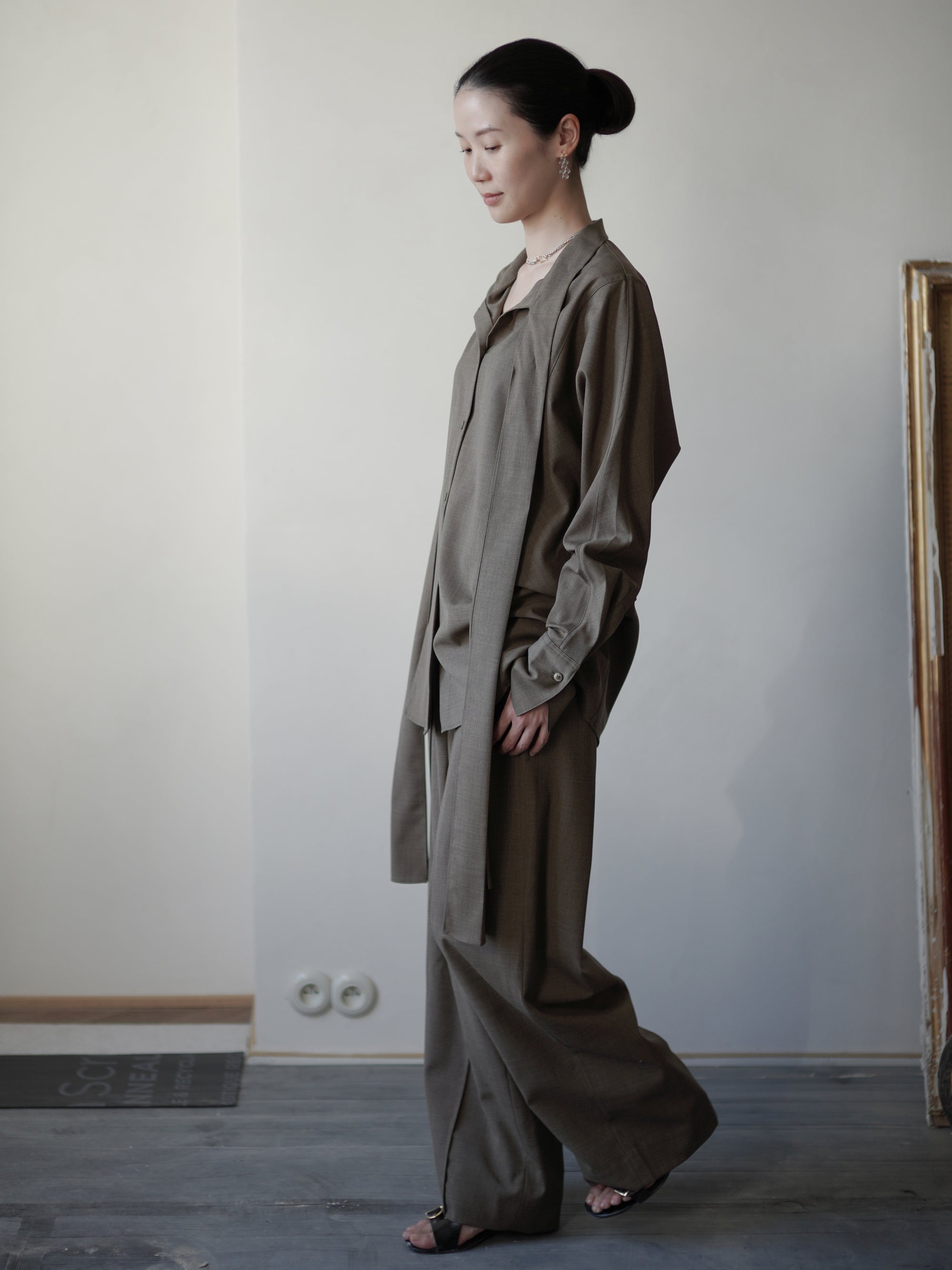 Wool Tie-Neck 羊毛混紡綁帶襯衫・棕色