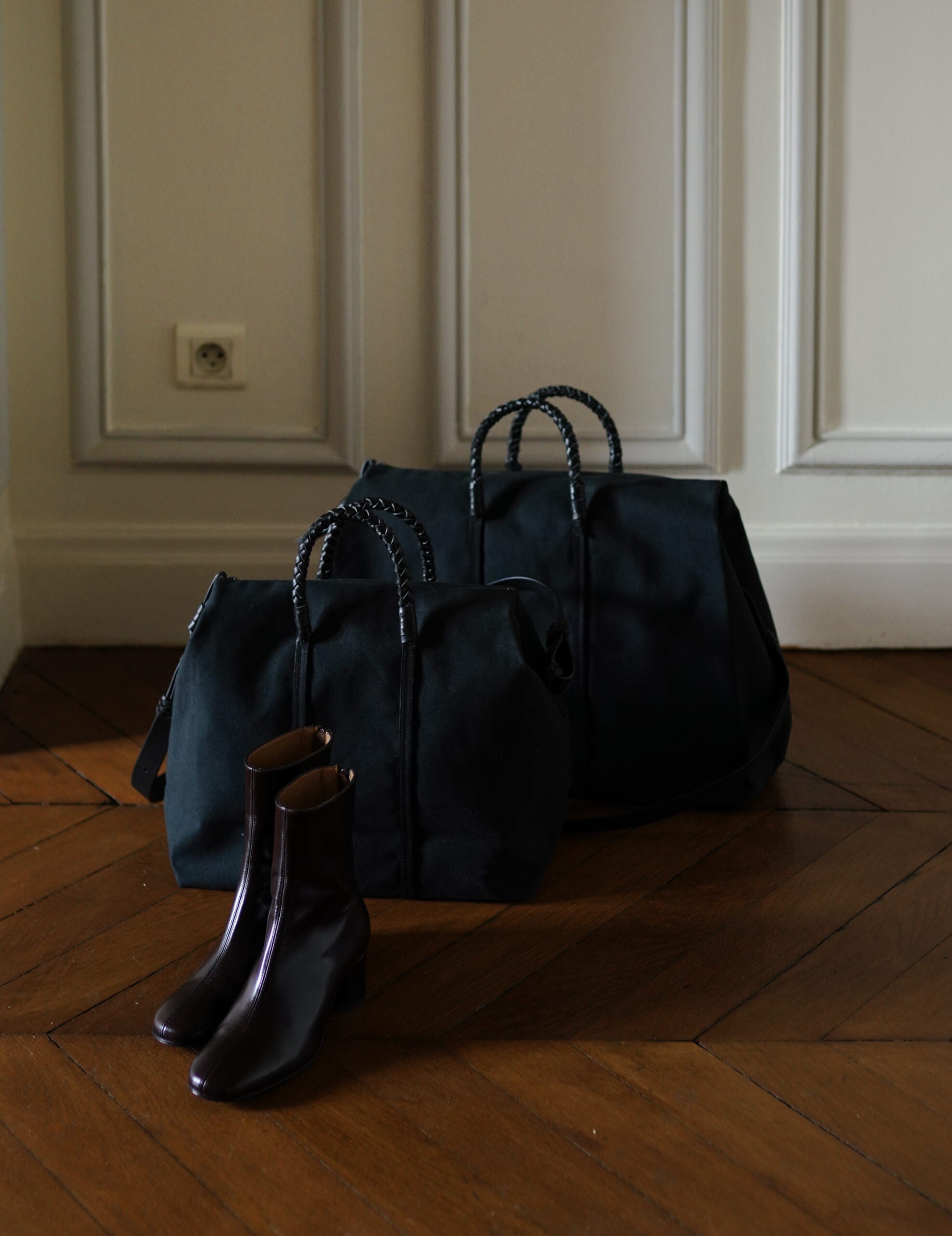 Woven Duffel Bag．Black