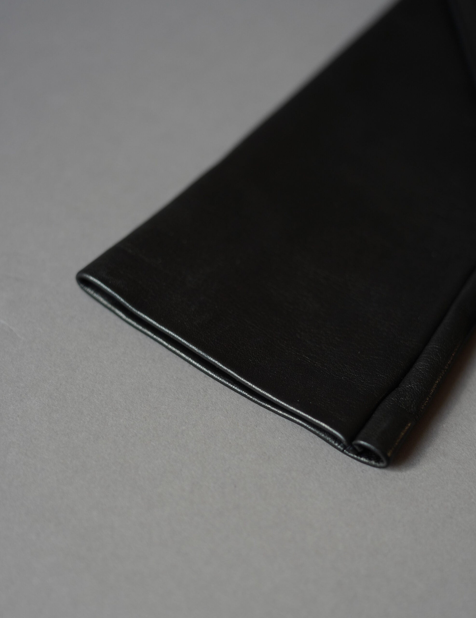 Connie 羊皮長手套・黑色