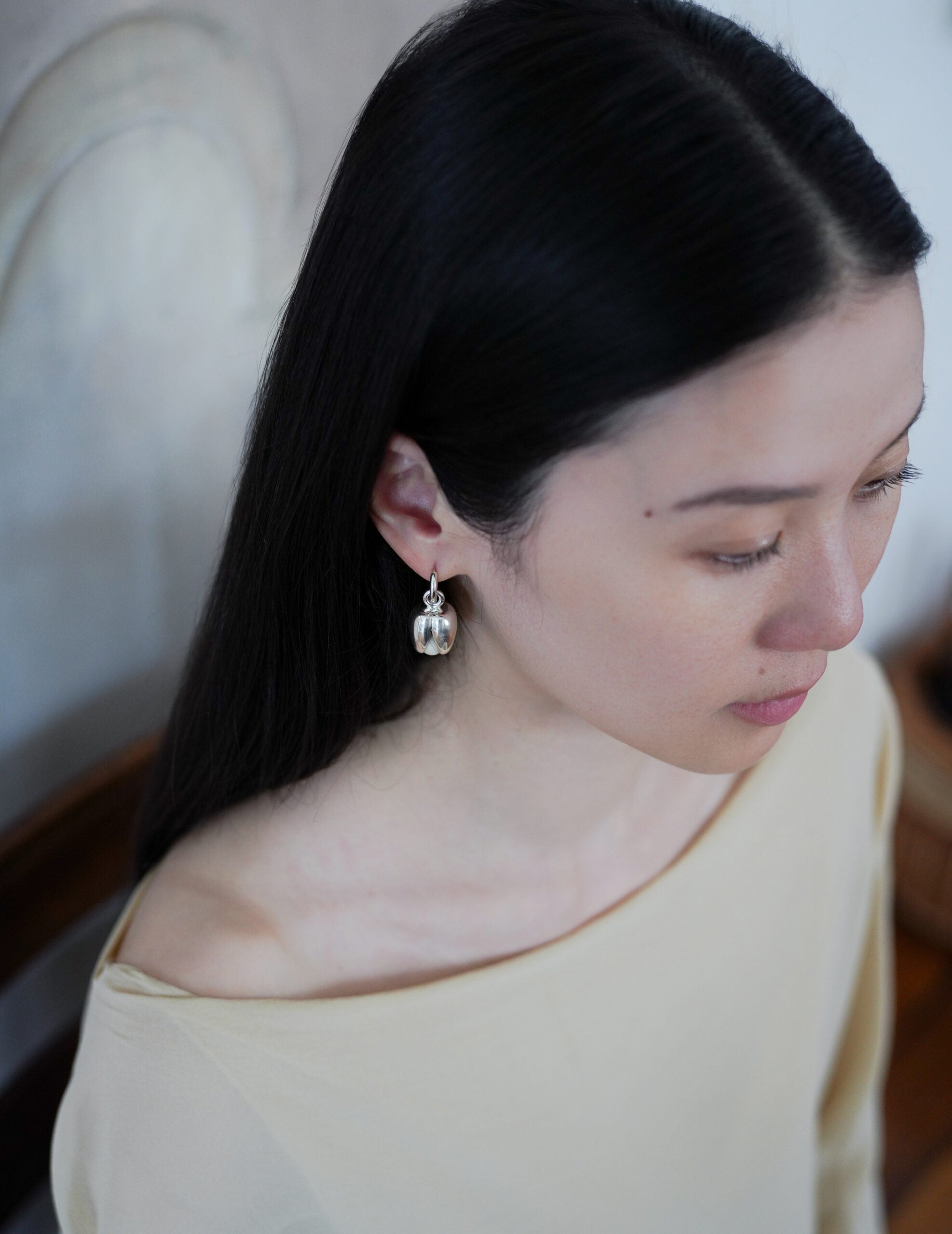 開口豆莢耳環Small・河石白