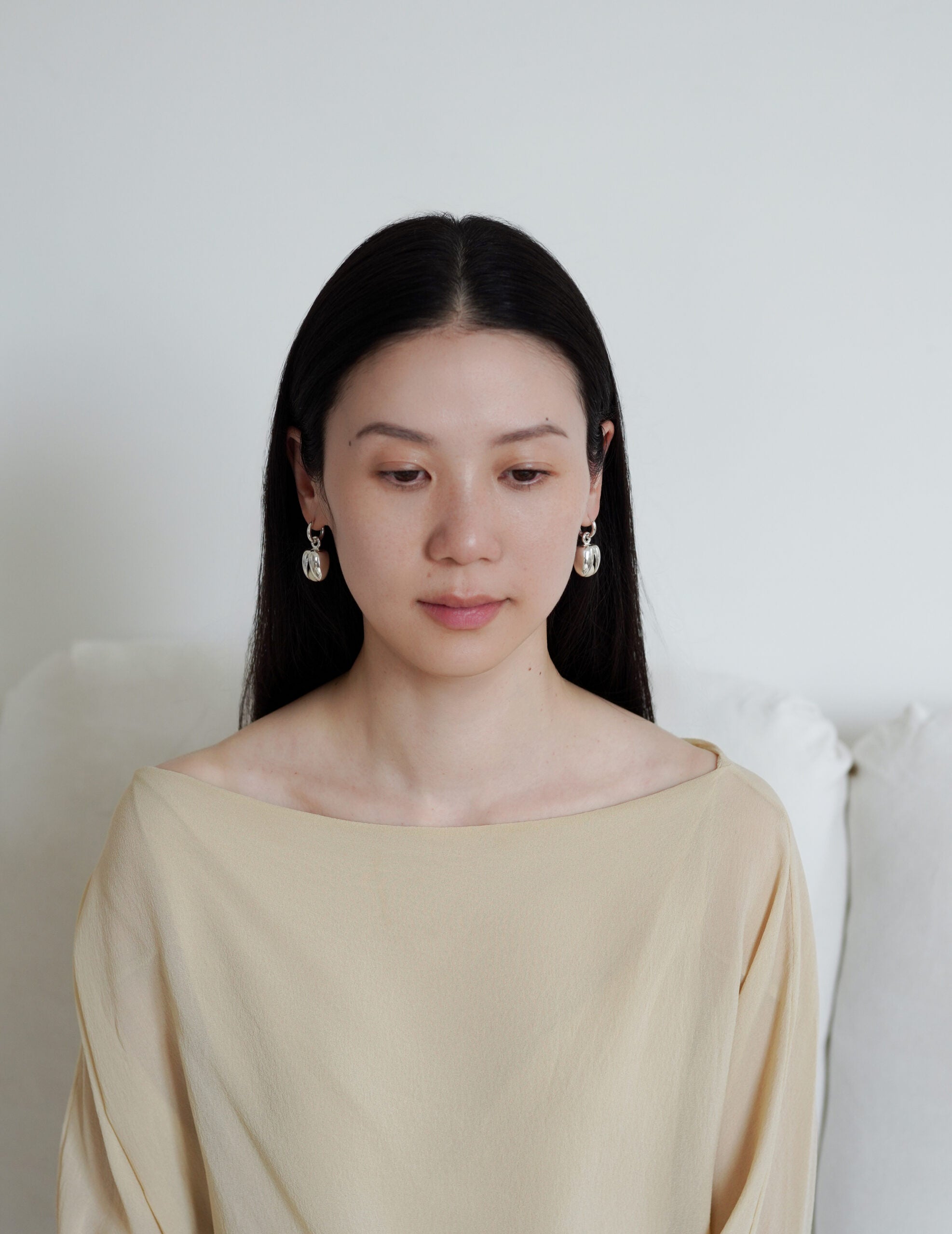 開口豆莢耳環Small・河石白