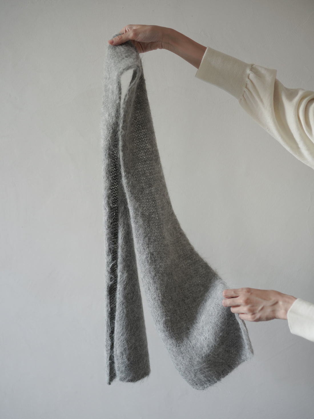 Alpaca Knitted Flared Scarf・Light Gray