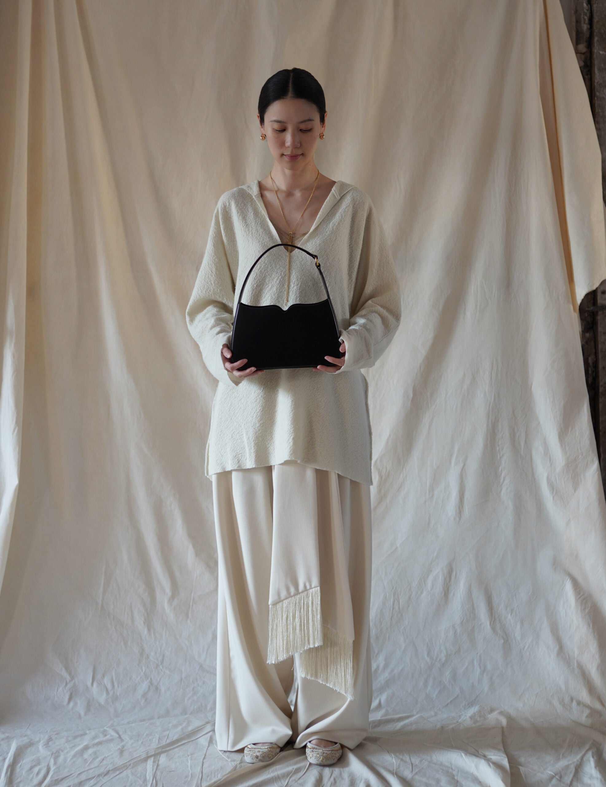 Cow Leather Handbag・Black