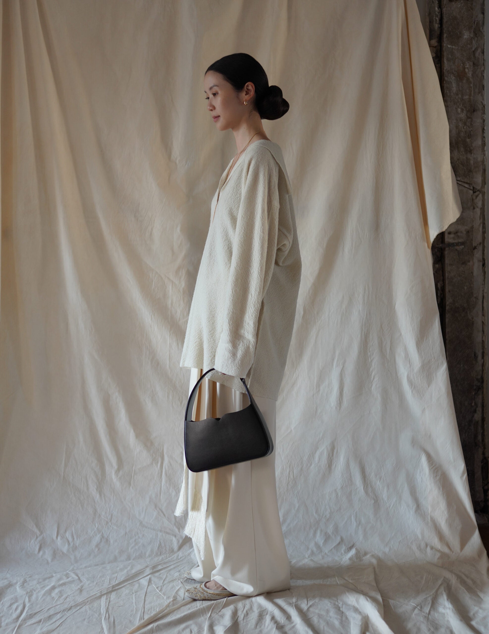 Cow Leather Handbag・Black