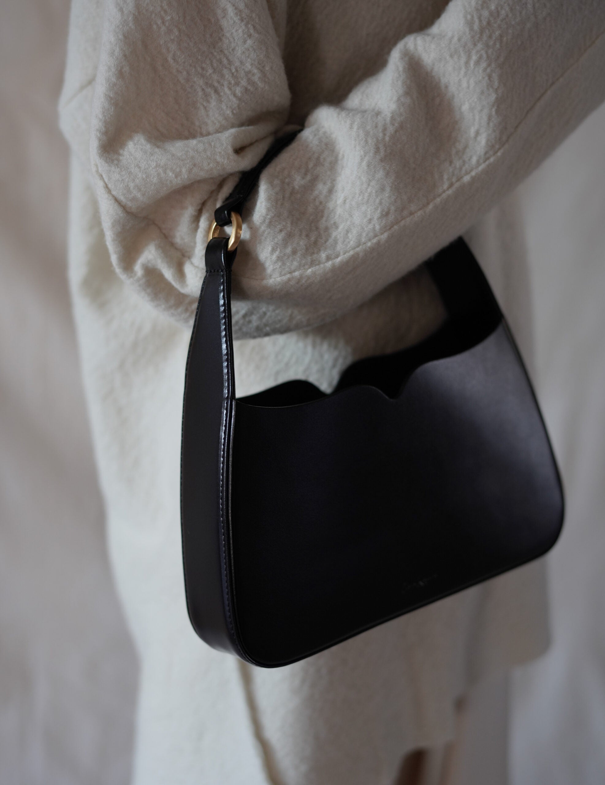 Cow Leather Handbag・Black
