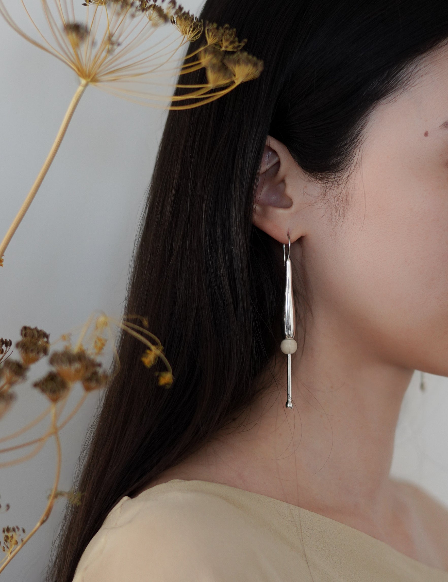 Floral Pod Earrings・Medium・Silver / Stone