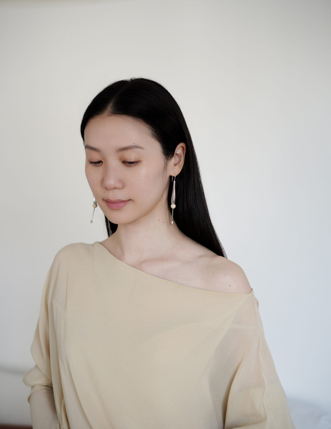 Floral Pod Earrings・Medium・Silver / Stone