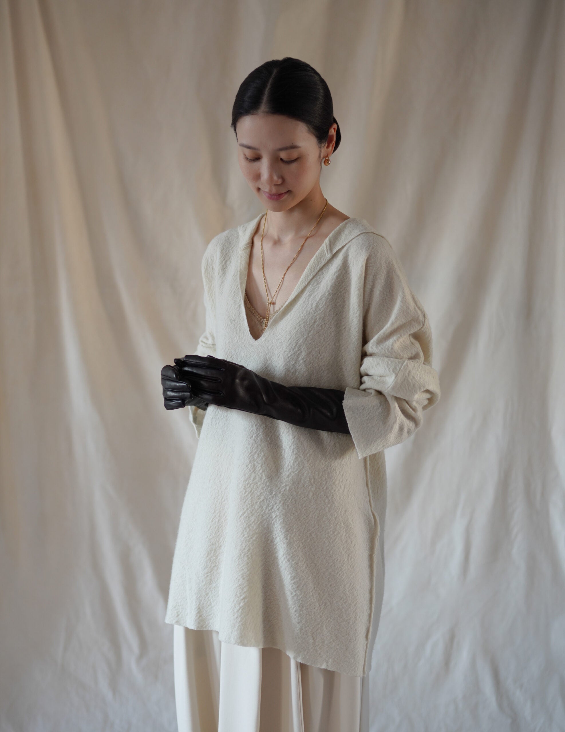 Connie 羊皮長手套・黑色